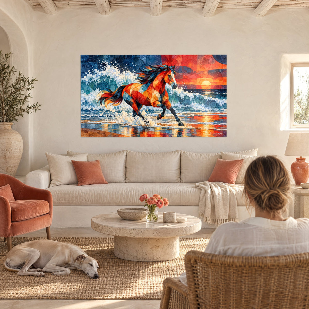 Tableau étalon cuivré galopant dans l'écume, ciel rouge et bleu nuit, au-dessus d'un canapé dans un salon lumineux