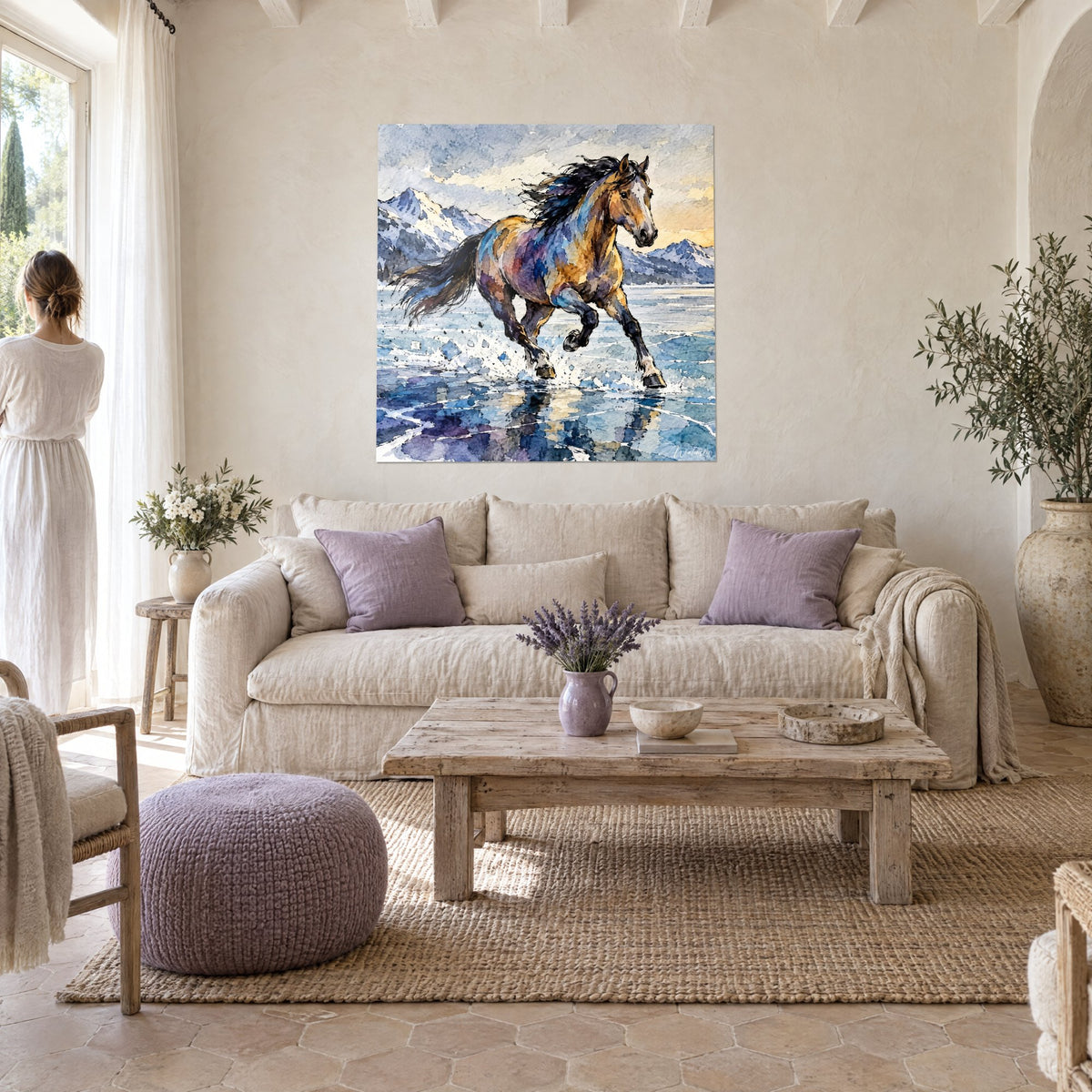 Tableau étalon fauve à crinière noire galopant sur la glace bleue, accroché au-dessus d'un canapé dans un salon lumineux