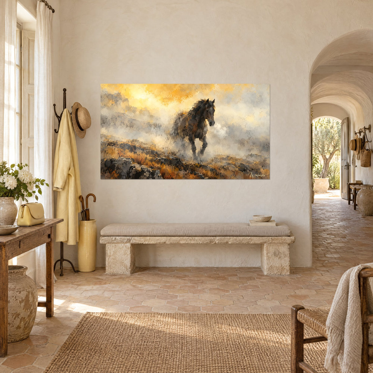 Tableau cheval brun noir au galop sur une pente rocheuse, ciel jaune safran et brume grise, dans l'entrée d'un mas provençal