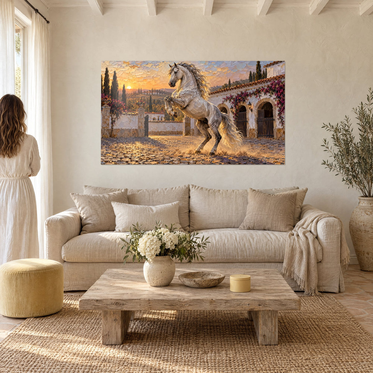 Tableau étalon blanc cabré sur pavés dorés, ciel orangé et bougainvilliers pourpres, au-dessus d'un canapé dans un salon lumineux