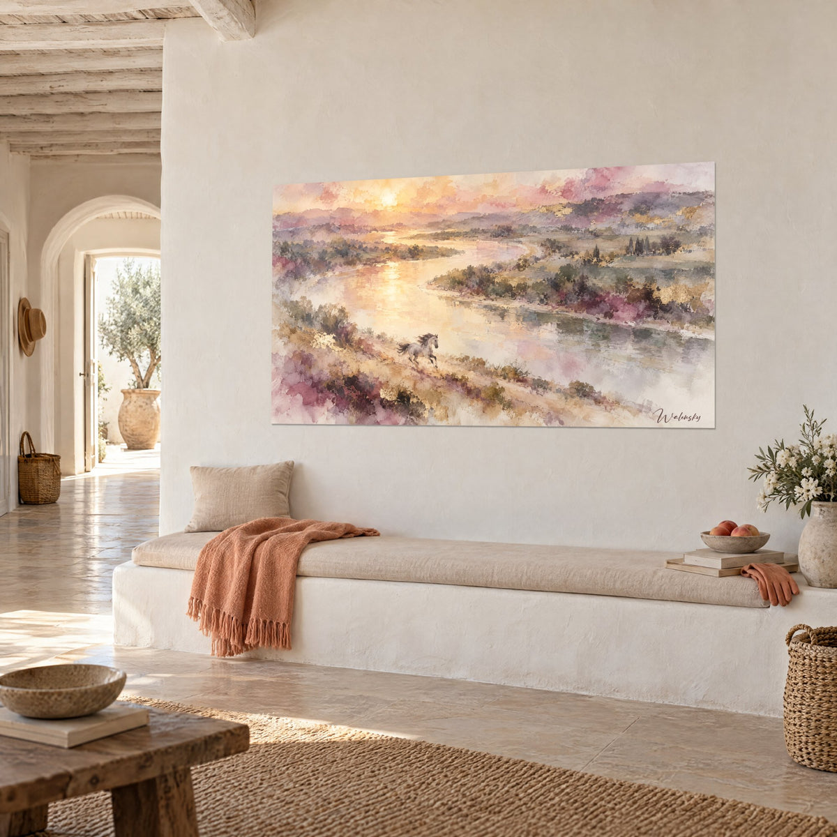Tableau méandre doré d'un fleuve sous un soleil bas, rose et ocre, en vue de trois-quarts dans une maison méditerranéenne
