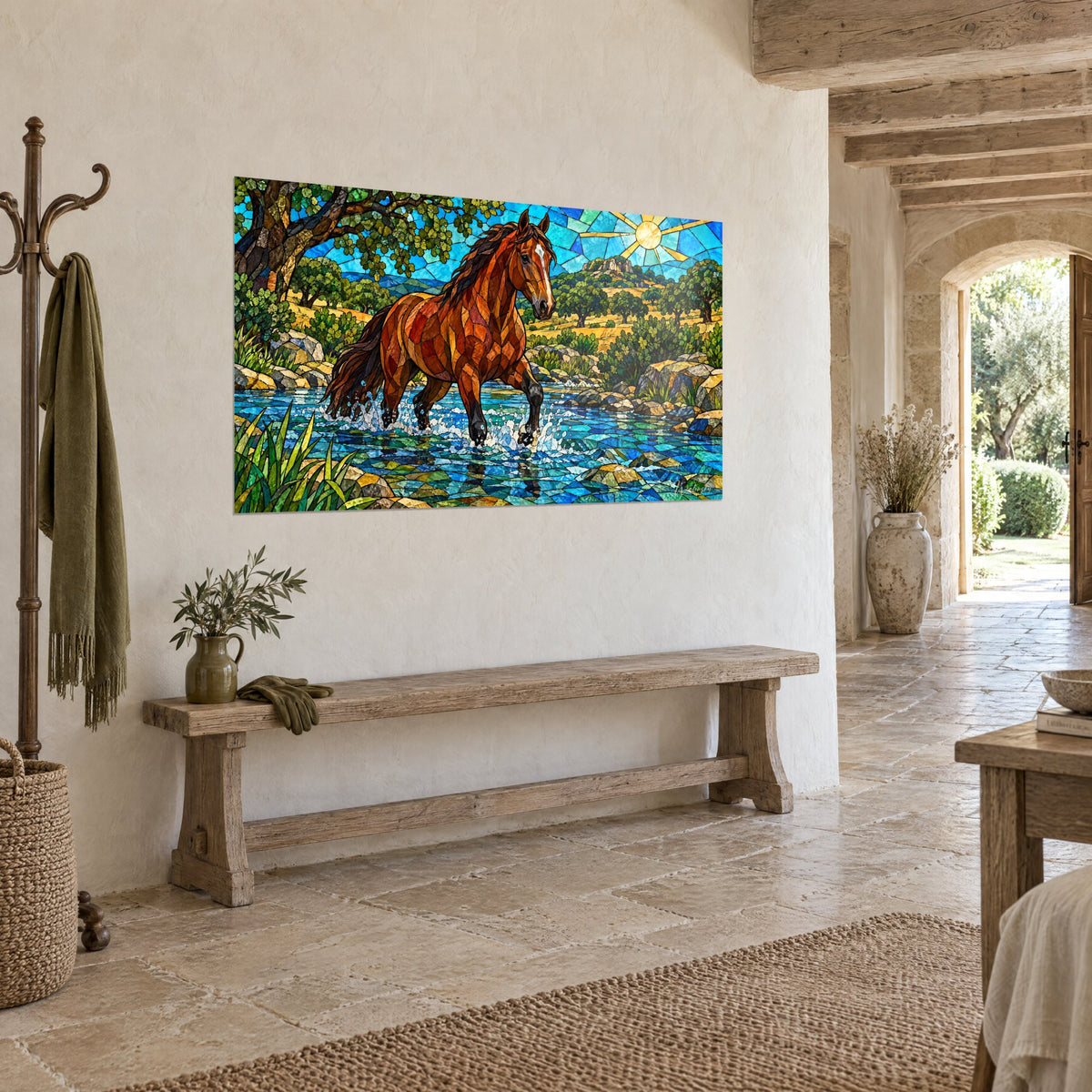 Tableau étalon cuivré galopant dans l'eau turquoise, chênes verts et rochers ocre, sur un mur blanc en pierre claire