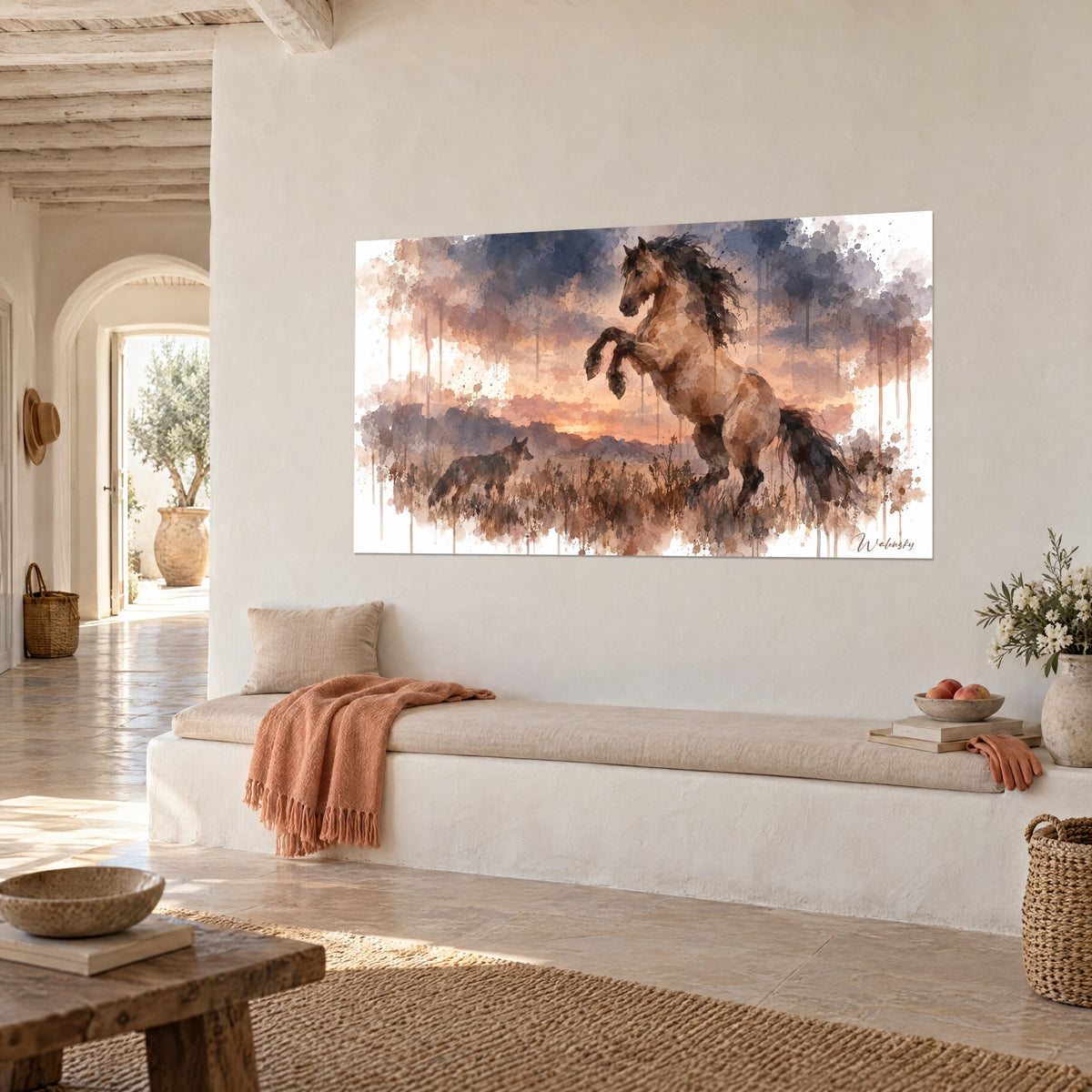 Tableau étalon bai dressé sur ses postérieurs, aquarelle rose saumon et bleu ardoise, mur blanc d'une maison méditerranéenne