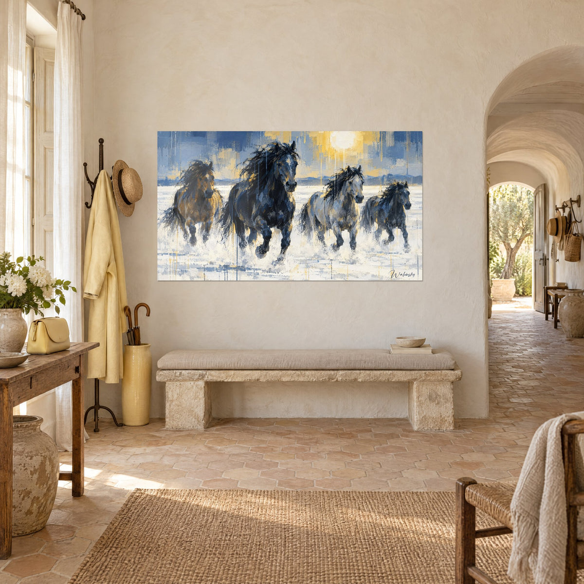 Tableau troupe de mustangs bleu nuit et gris perle, crinières fouettées, vue de trois-quarts dans un mas provençal
