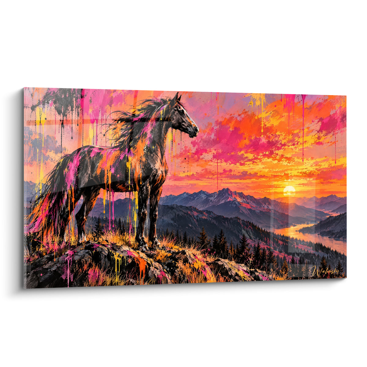 Tableau cheval sauvage aux reflets roses et dorés face aux montagnes au coucher du soleil