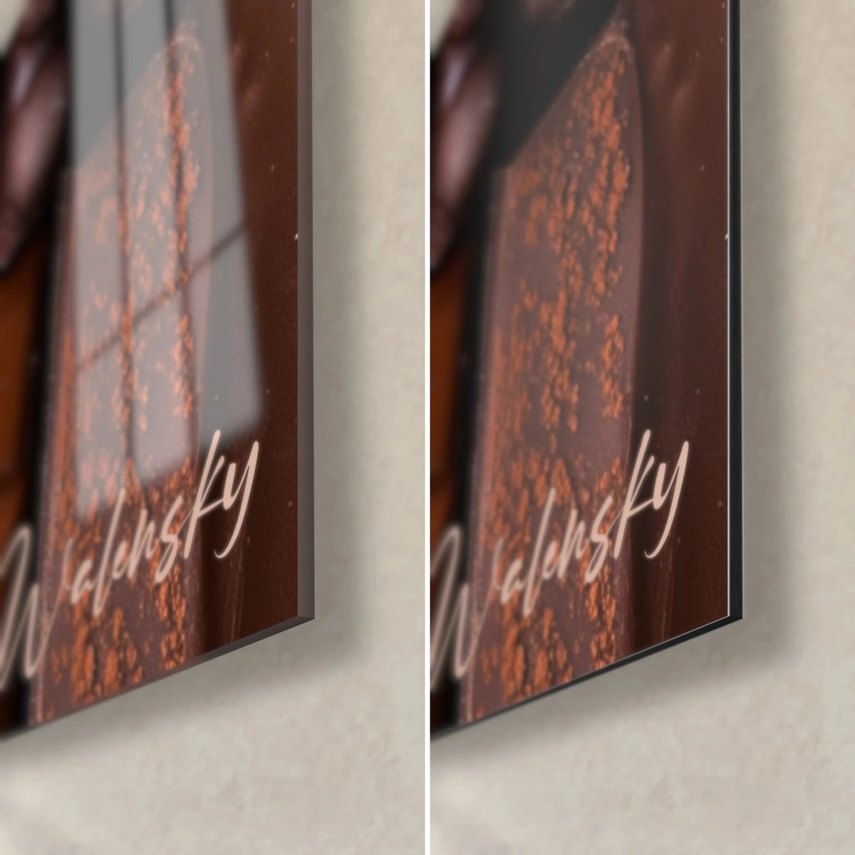 Schilderij chocolaatjes in schaakbordpatroon, rechtsonder: glanzend glas met reflecties, mat cacaobruin Dibond, rand van 3 mm en crème signatuur