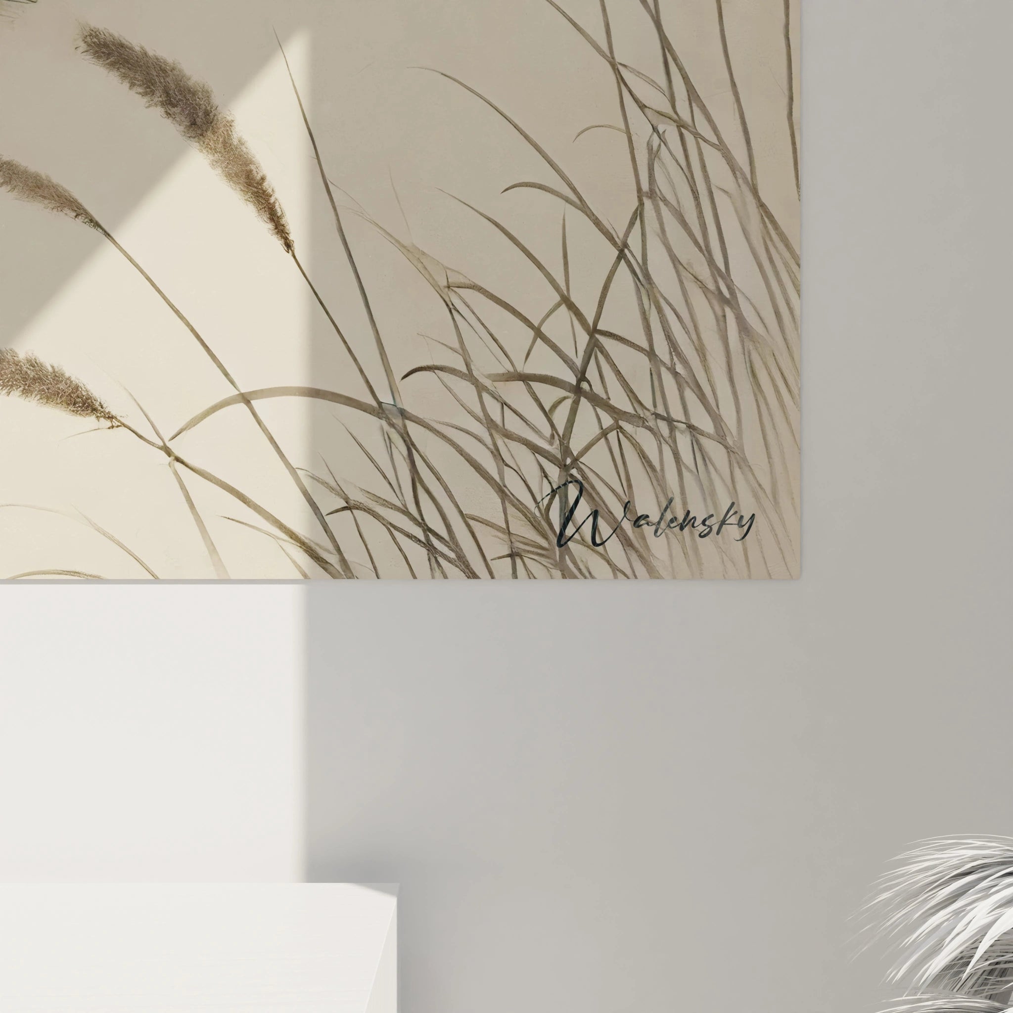 Gros plan du tableau japonais Details precis des aiguilles de pin et de la chouette contemplative Ce tableau evoque la serenite et la philosophie japonaise






