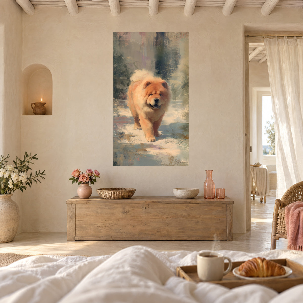 Cuadro de un perrito de pelo dorado y hocico oscuro, reflejos rosados y verdes, encima de una cama en un dormitorio claro