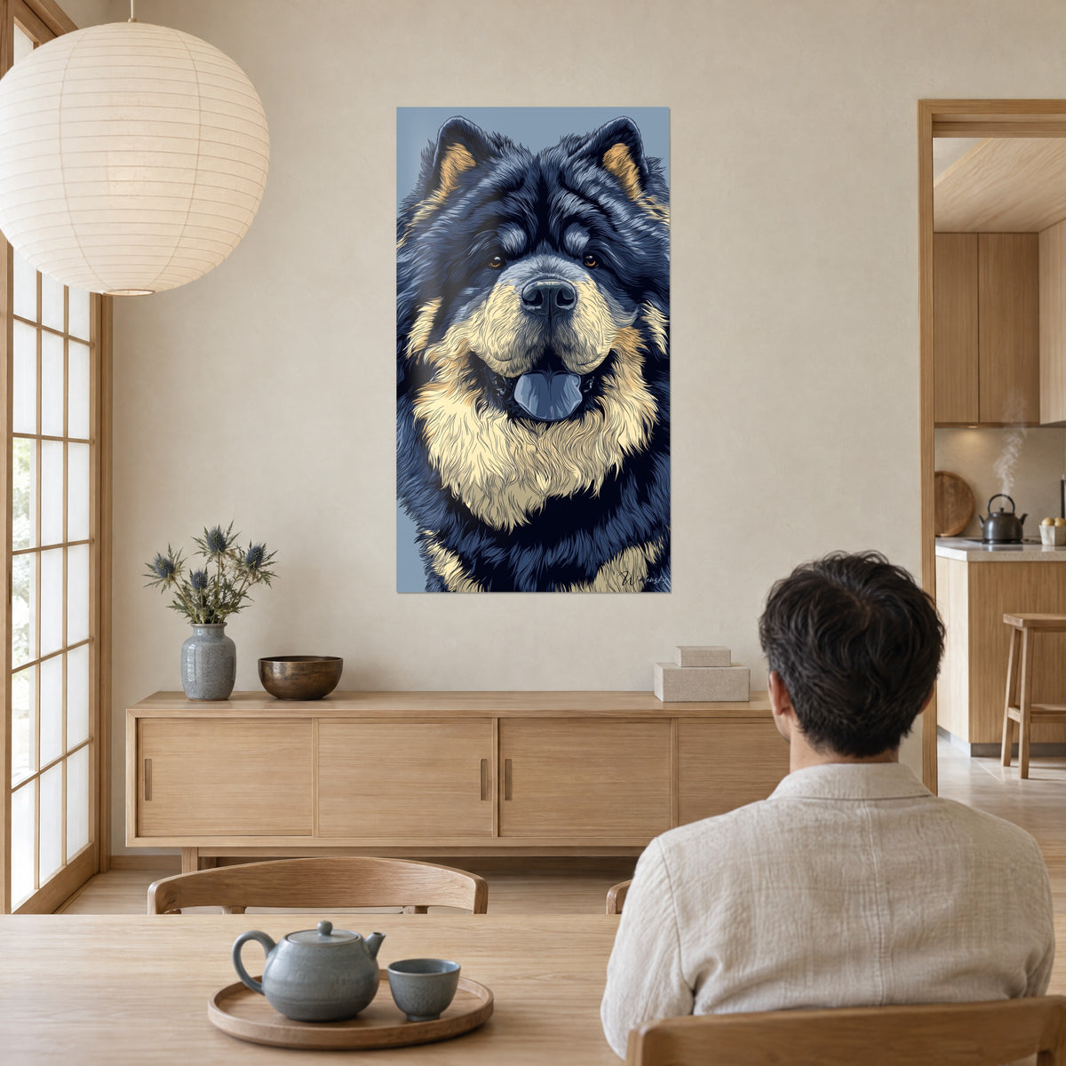 Πίνακας εικονογράφηση χαμογελαστού chow-chow, μαύρη μύτη, χρυσό περιλαίμιο και μπλε νυχτερινό τρίχωμα, απέναντι από άνδρα καθισμένο στο τραπέζι με την πλάτη γυρισμένη