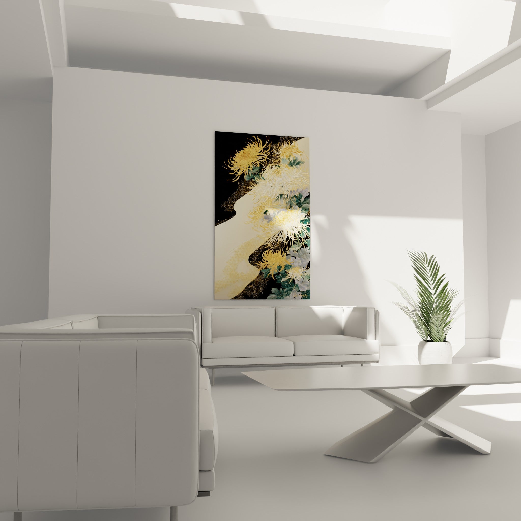 Chrysanthème ivoire et doré sur fond noir accroché au-dessus d'un canapé dans un salon lumineux