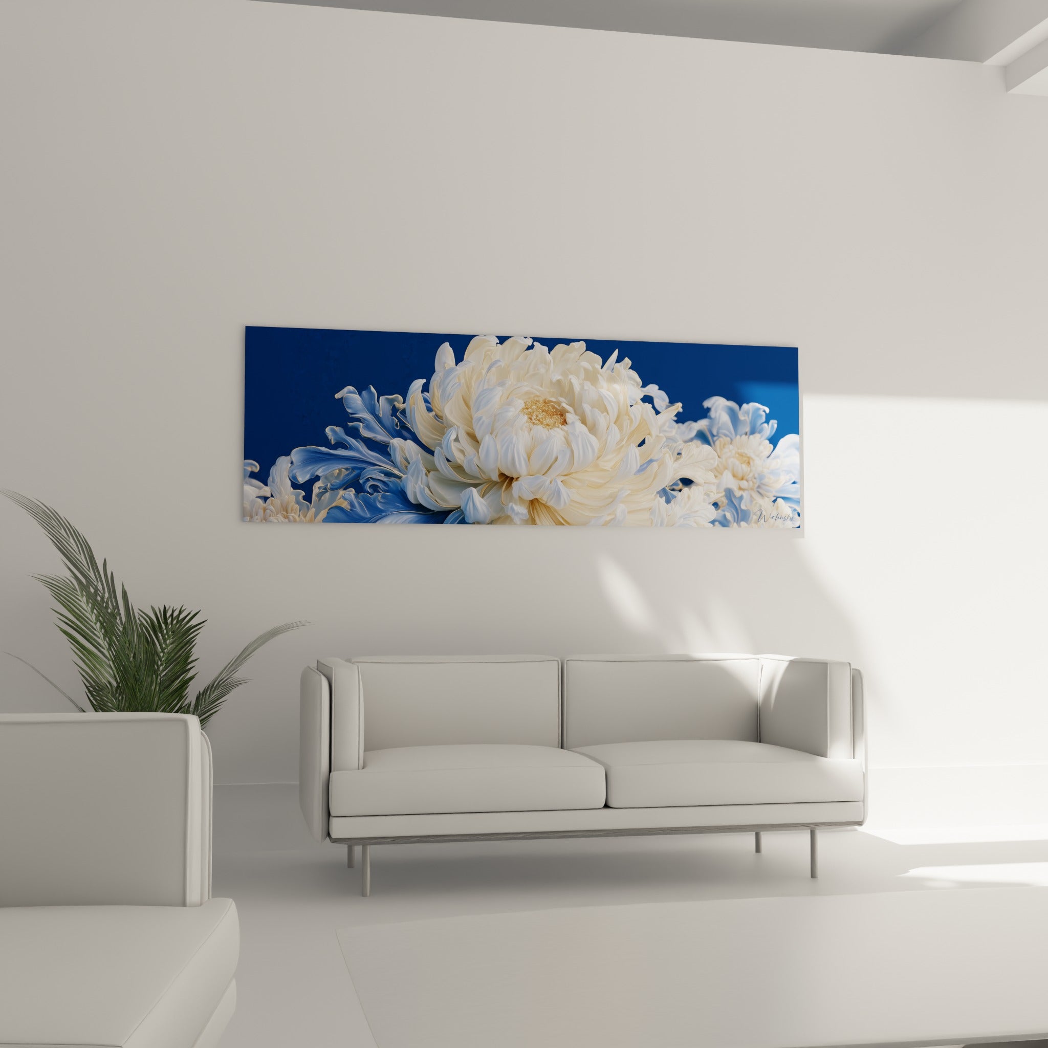 Fleur de chrysanthème blanc et crème sur fond bleu marine, disposée au-dessus d'un canapé dans un salon lumineux