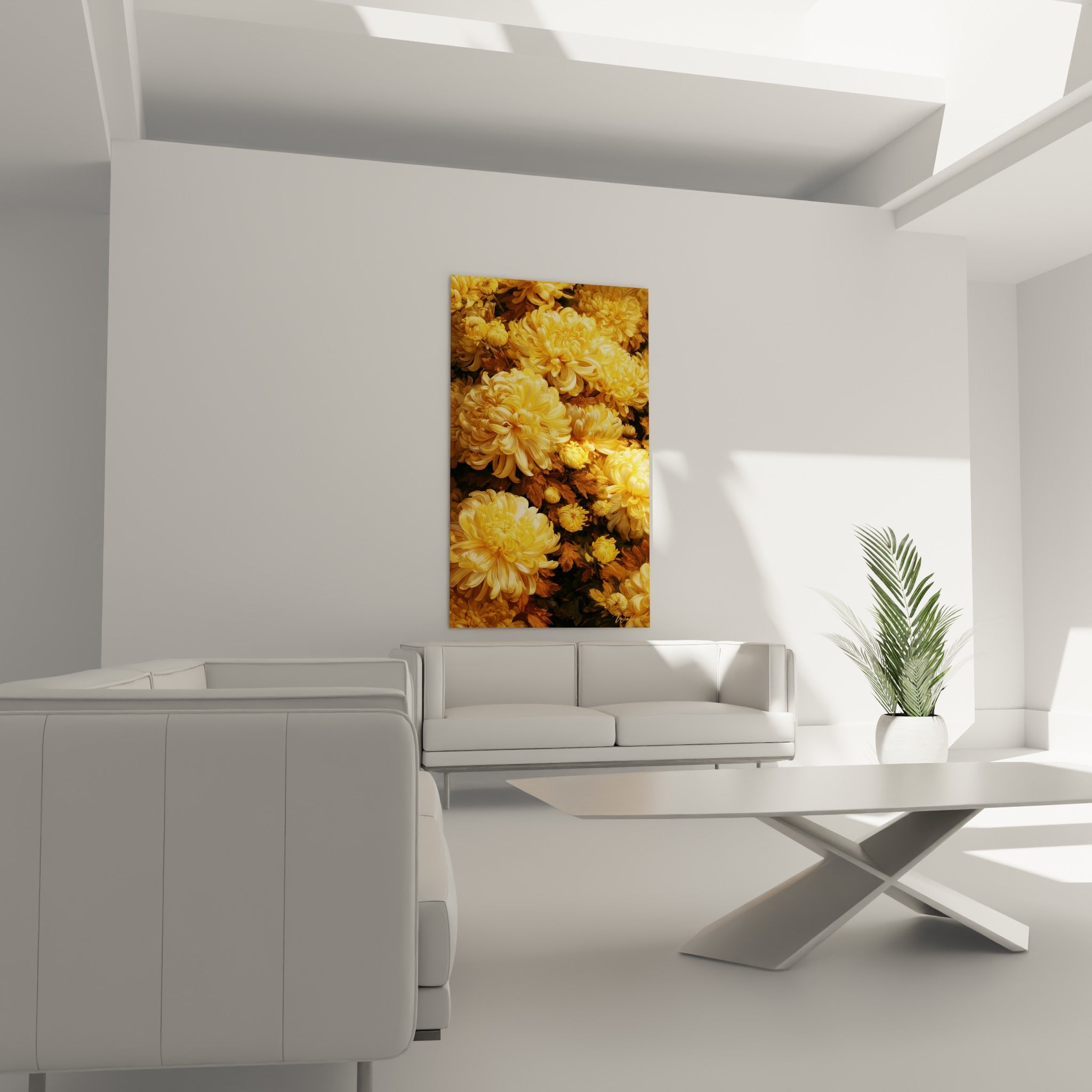 Fleurs de chrysanthème jaune pâle et brun cuivré, composition florale dense, au-dessus d'un canapé dans un salon lumineux