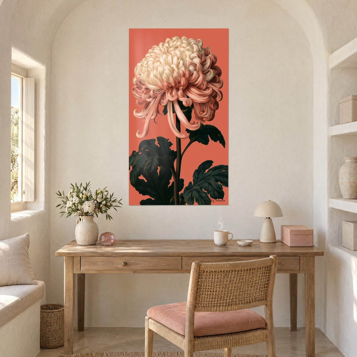 Quadro peonia giapponese avorio che sfuma in rosa corallo, gambo marrone, foglie verde profondo, sopra una scrivania in legno chiaro