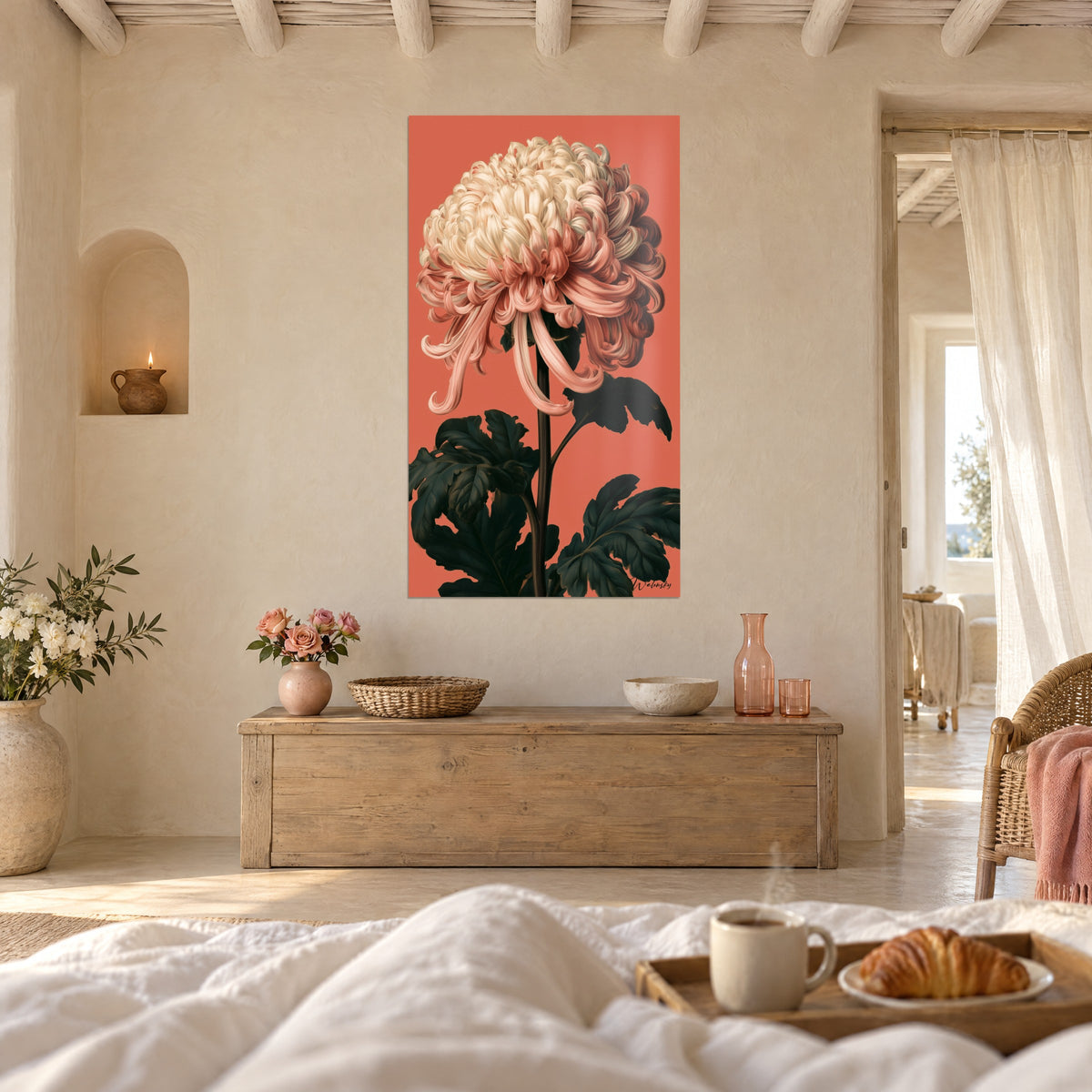 Quadro fiore grande con petali arrotolati avorio e rosa, sfondo corallo, sopra un letto in una camera luminosa