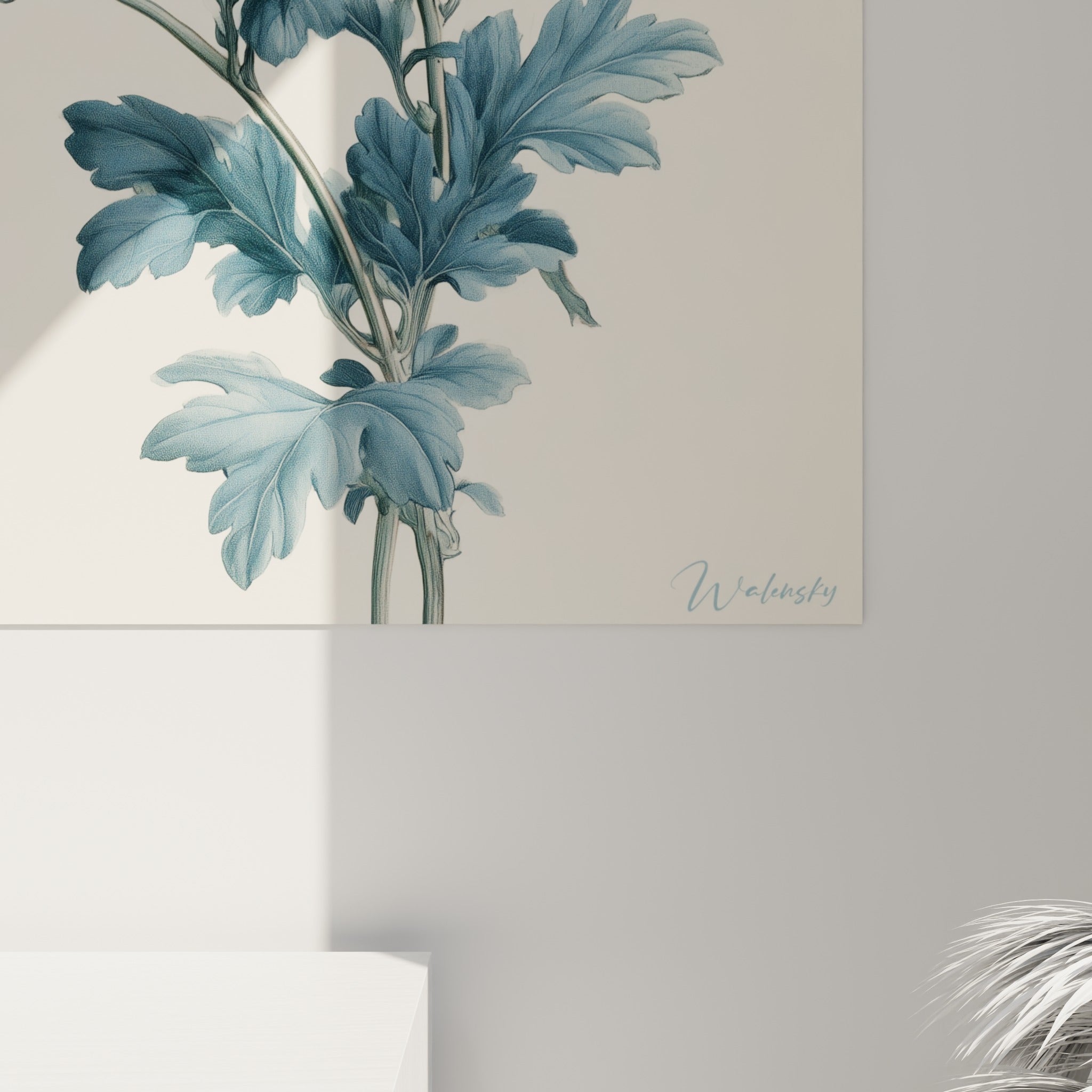 Détail des pétales bleu poudré et des nervures ardoise du chrysanthème, texture botanique fine