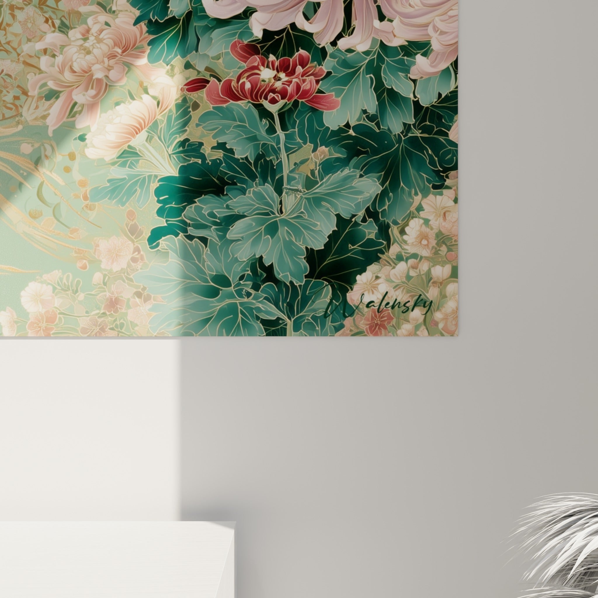 Détail des pétales de chrysanthème rose poudré et bordeaux, grain fin et volutes dorées