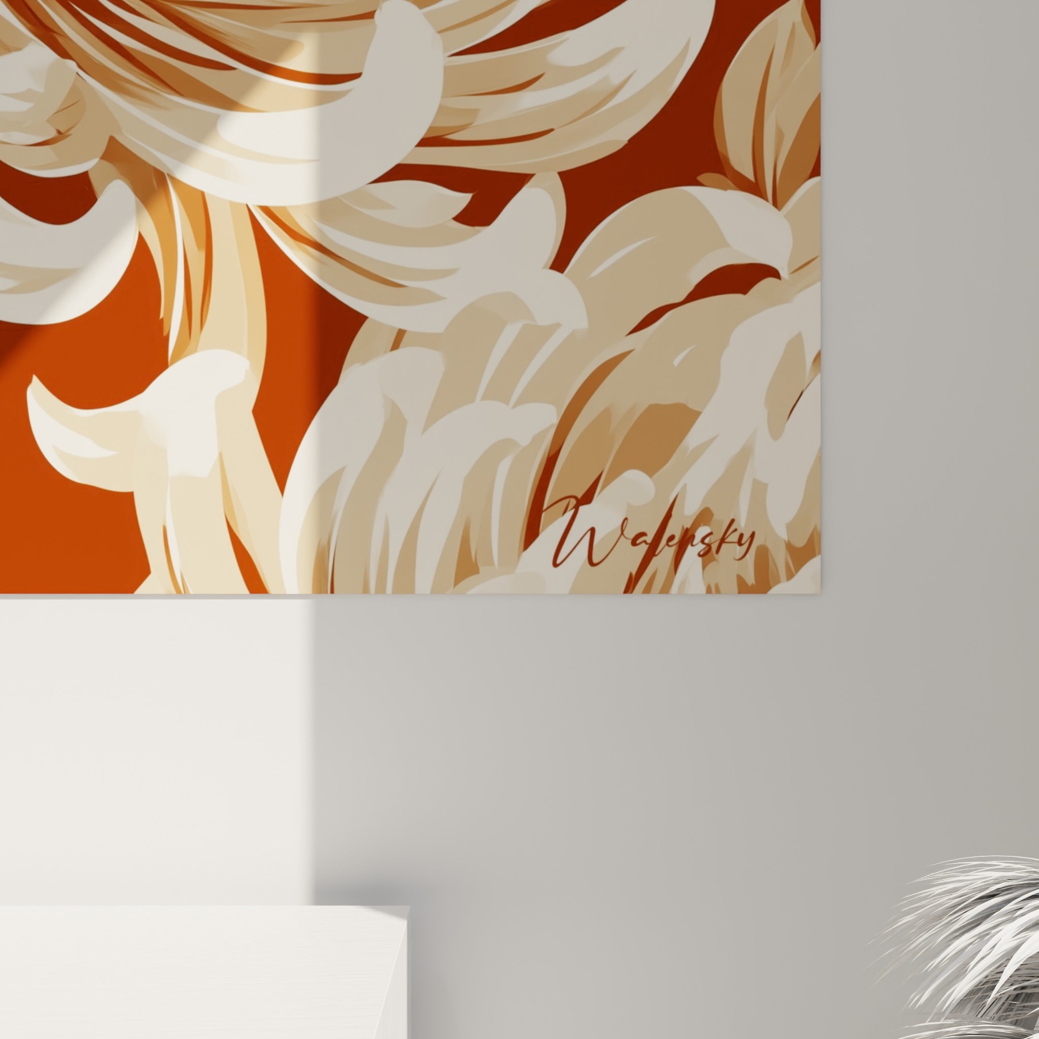 Détail des pétales ivoire et ocre du chrysanthème révélant les nuances brunes et le grain de l'impression