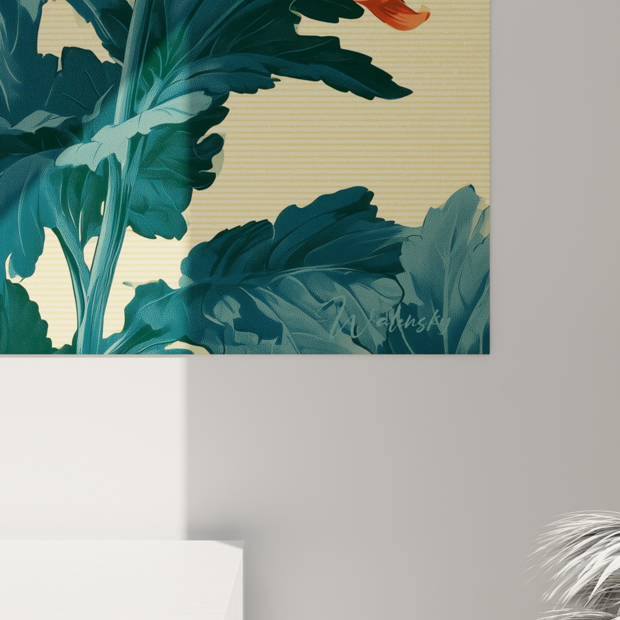 Pétales de Chrysanthème orange et corail aux détails fins, grain de l'impression visible sur fond paille