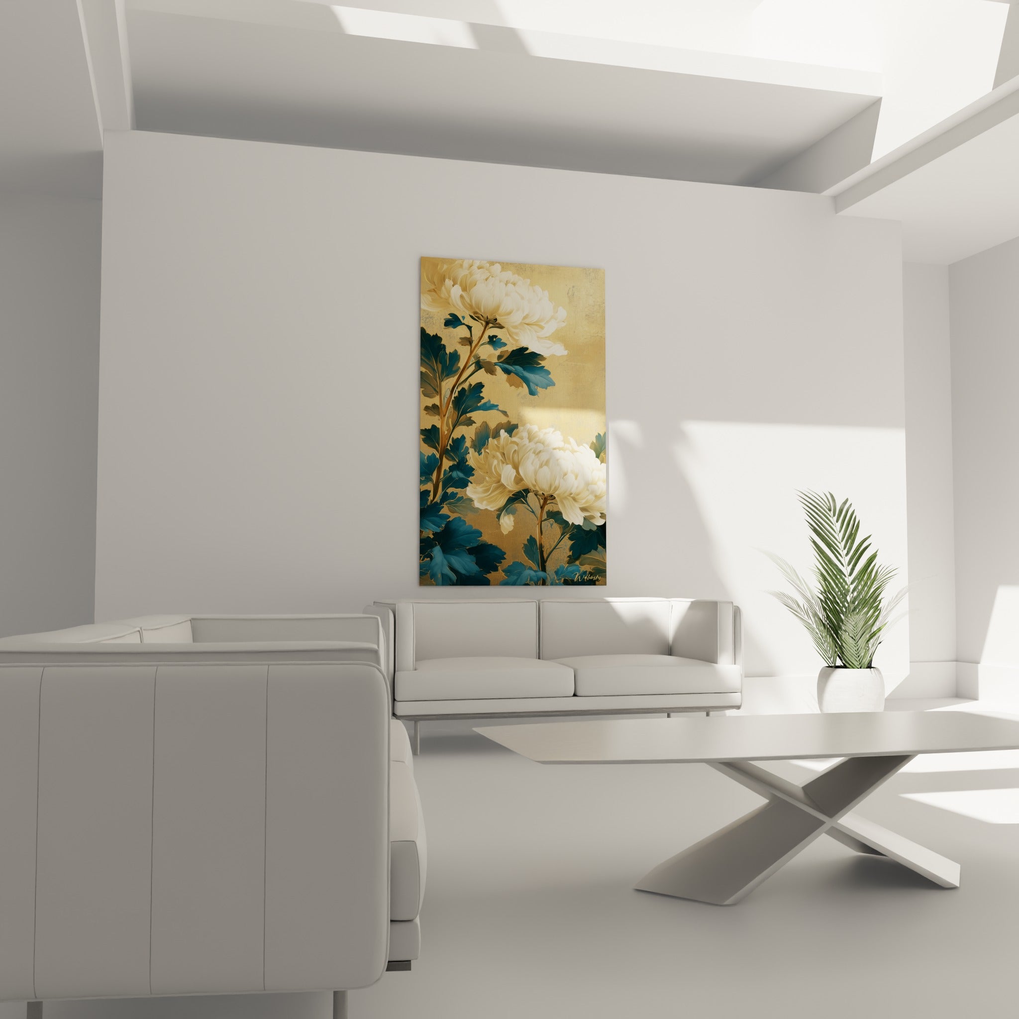 Chrysanthème ivoire et feuillage bleu pétrole accroché au-dessus d'un canapé dans un salon lumineux