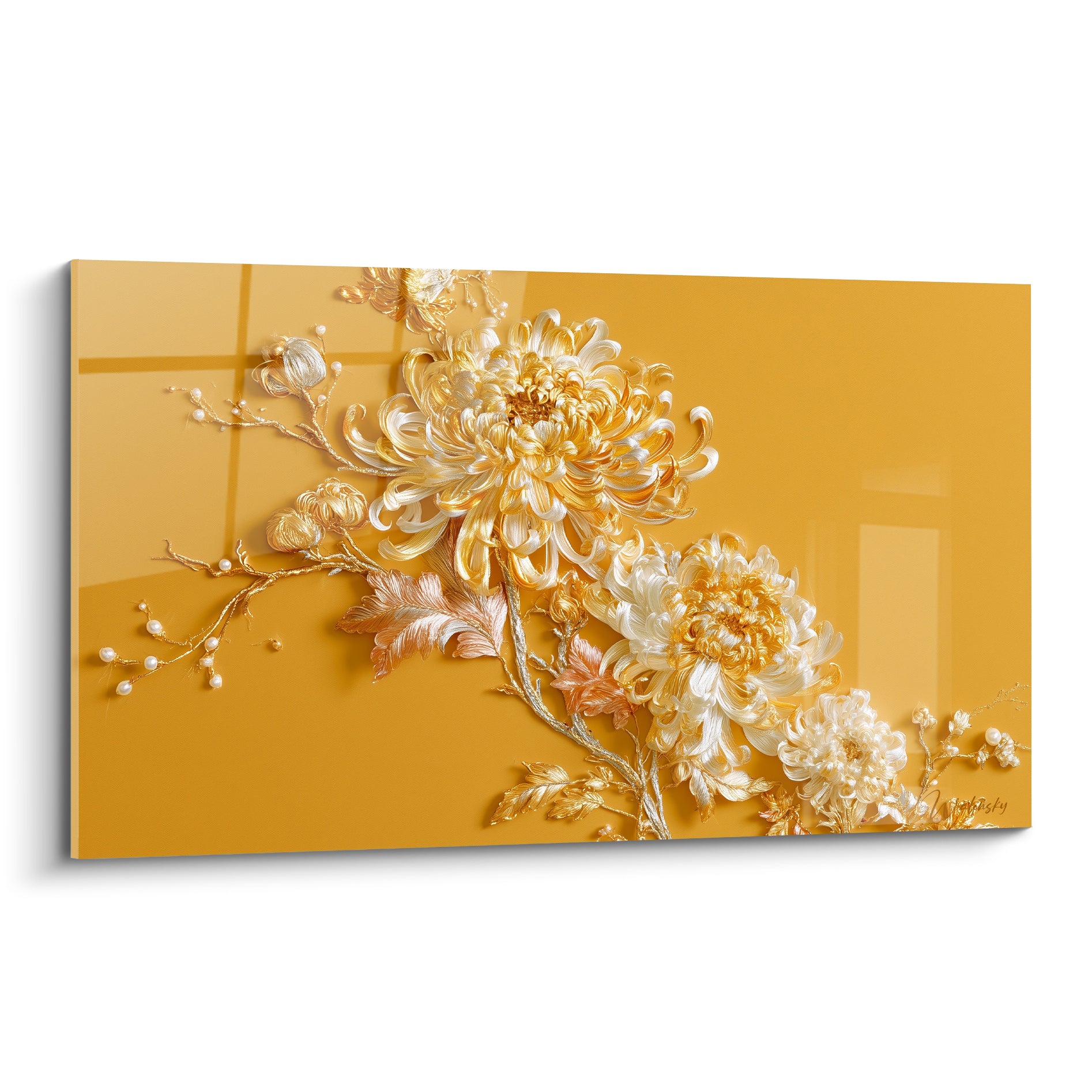 Chrysanthème doré aux pétales blanc ivoire sur fond safran, texture sculptée et perles nacrées