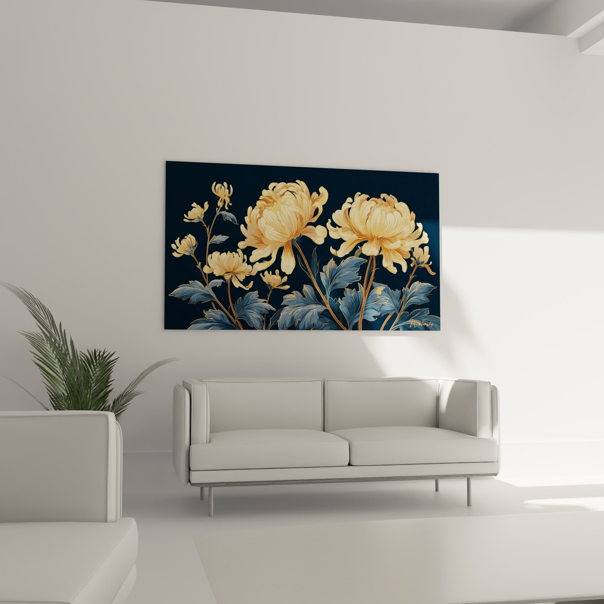 Fleurs dorées de chrysanthème sur fond marine, suspendues au-dessus d'un canapé dans un salon lumineux.