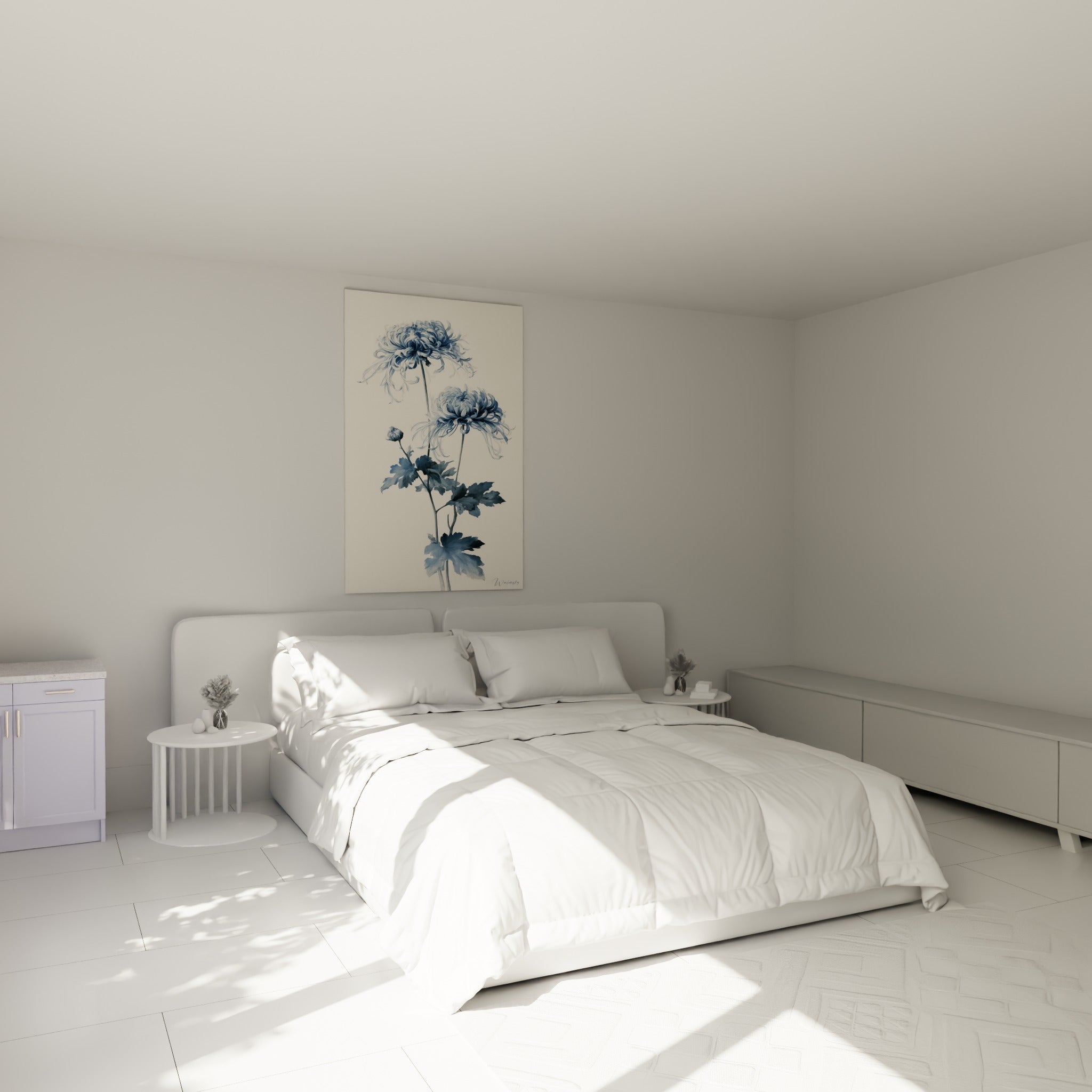 Chrysanthème bleu ardoise et gris fondu, tiges fines et feuilles dentelées, au-dessus d'un lit dans une chambre claire