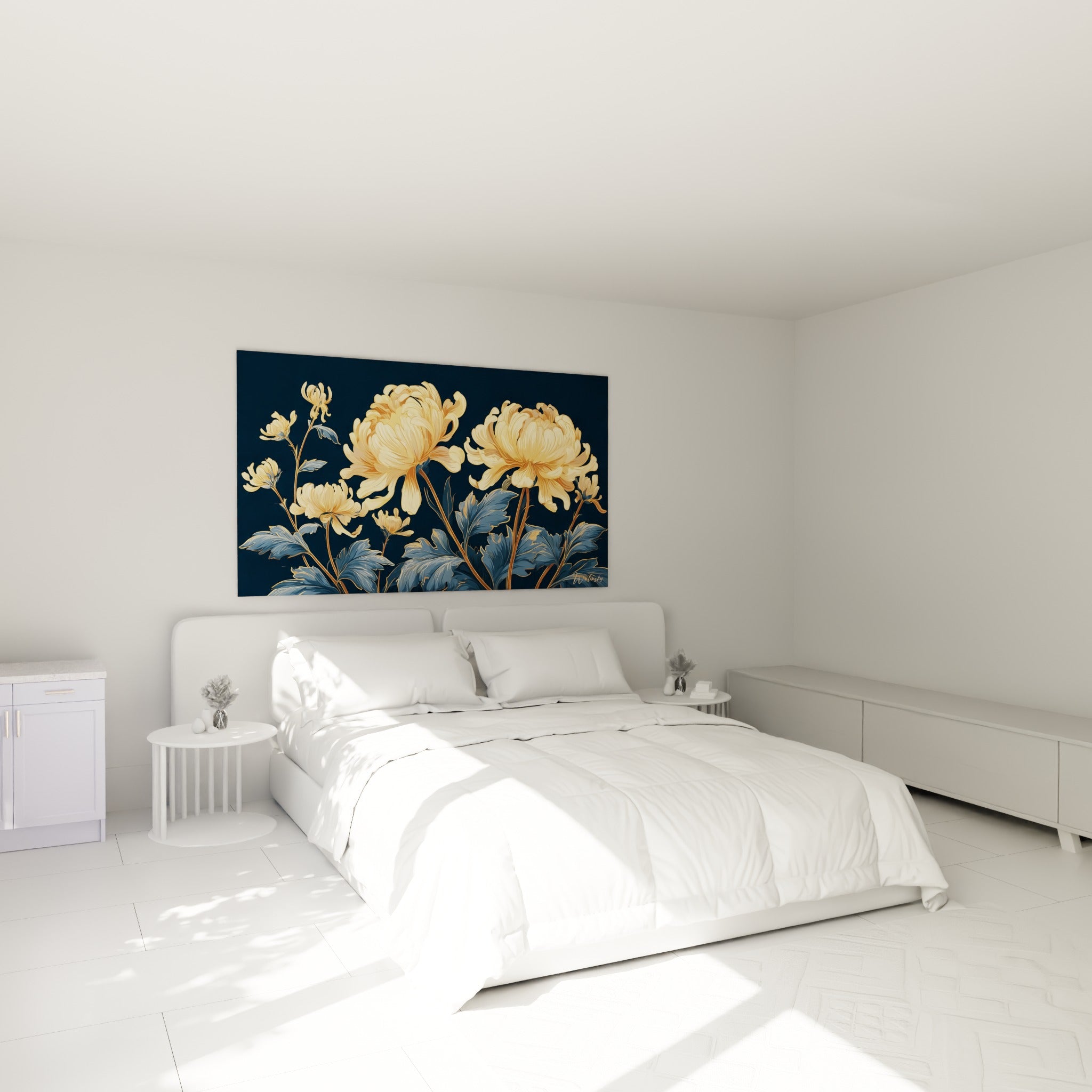 Chrysanthème doré et feuillage bleu-gris accroché au-dessus d'un lit dans une chambre claire.