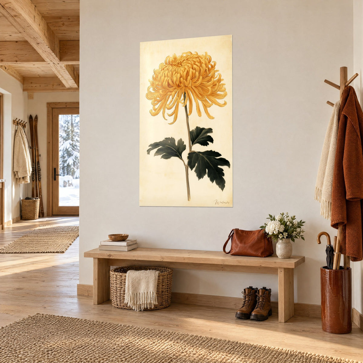 Tableau chrysanthème ocre en pompon aux longs pétales recourbés, feuilles vert profond sur papier ivoire, entrée de chalet en bois