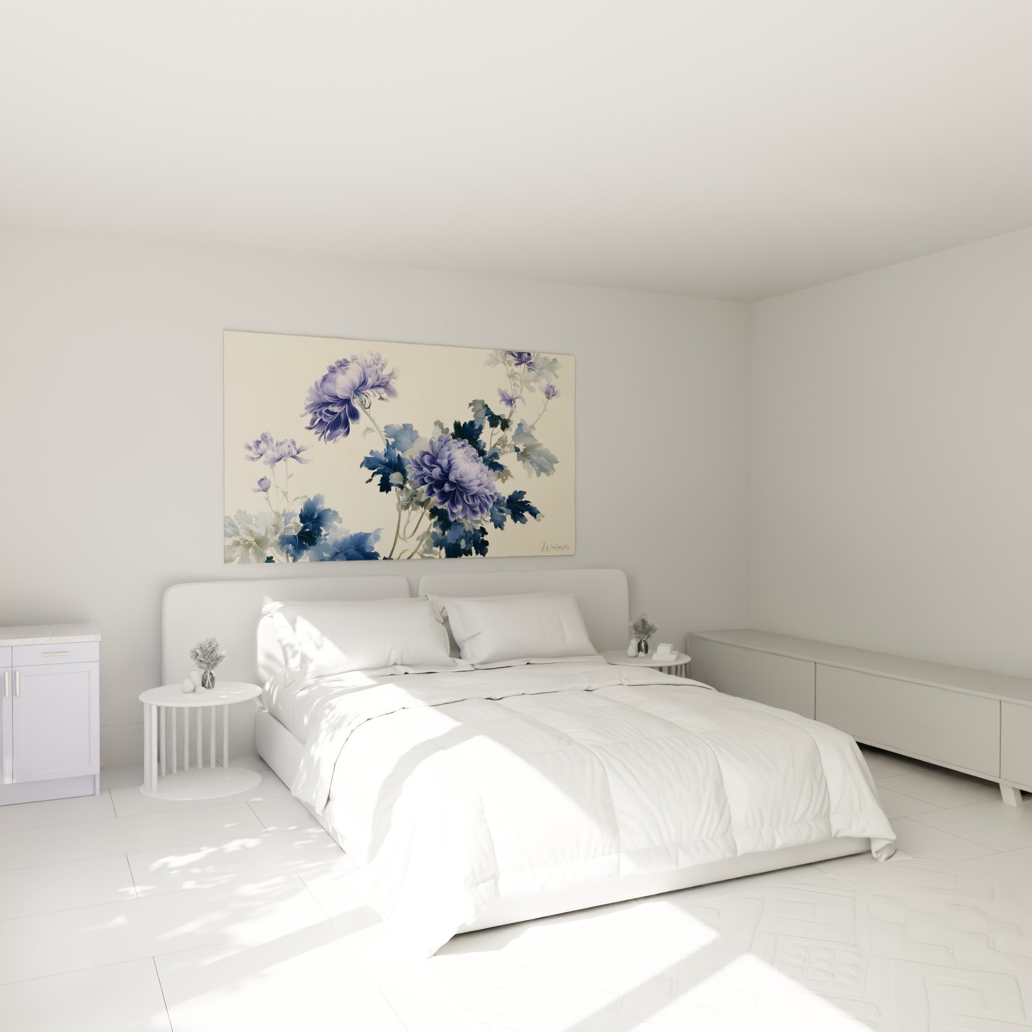 Bouquet de chrysanthème mauve à feuillage bleu marine accroché au-dessus d'un lit dans une chambre claire