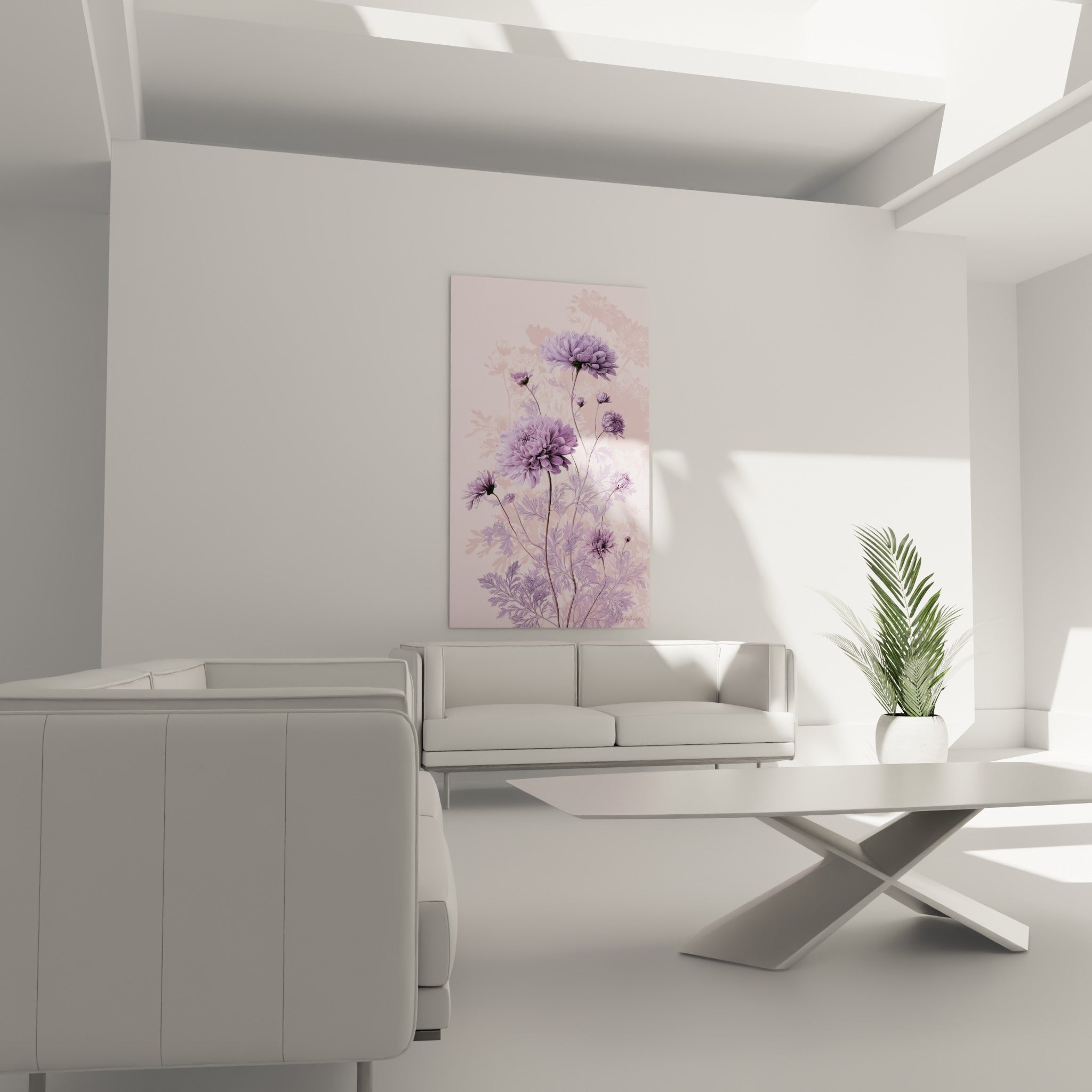 Bouquet de chrysanthèmes mauves et roses aux tiges sinueuses au-dessus d'un canapé dans un salon lumineux
