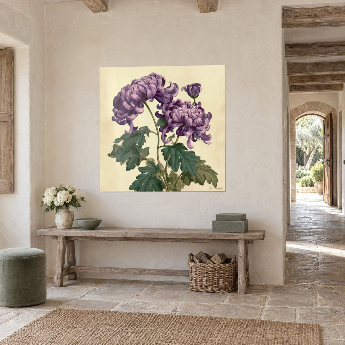 Cuadro ramo de flores moradas y capullo en un tallo sinuoso, follaje verde profundo, fondo marfil, pasillo de piedra clara