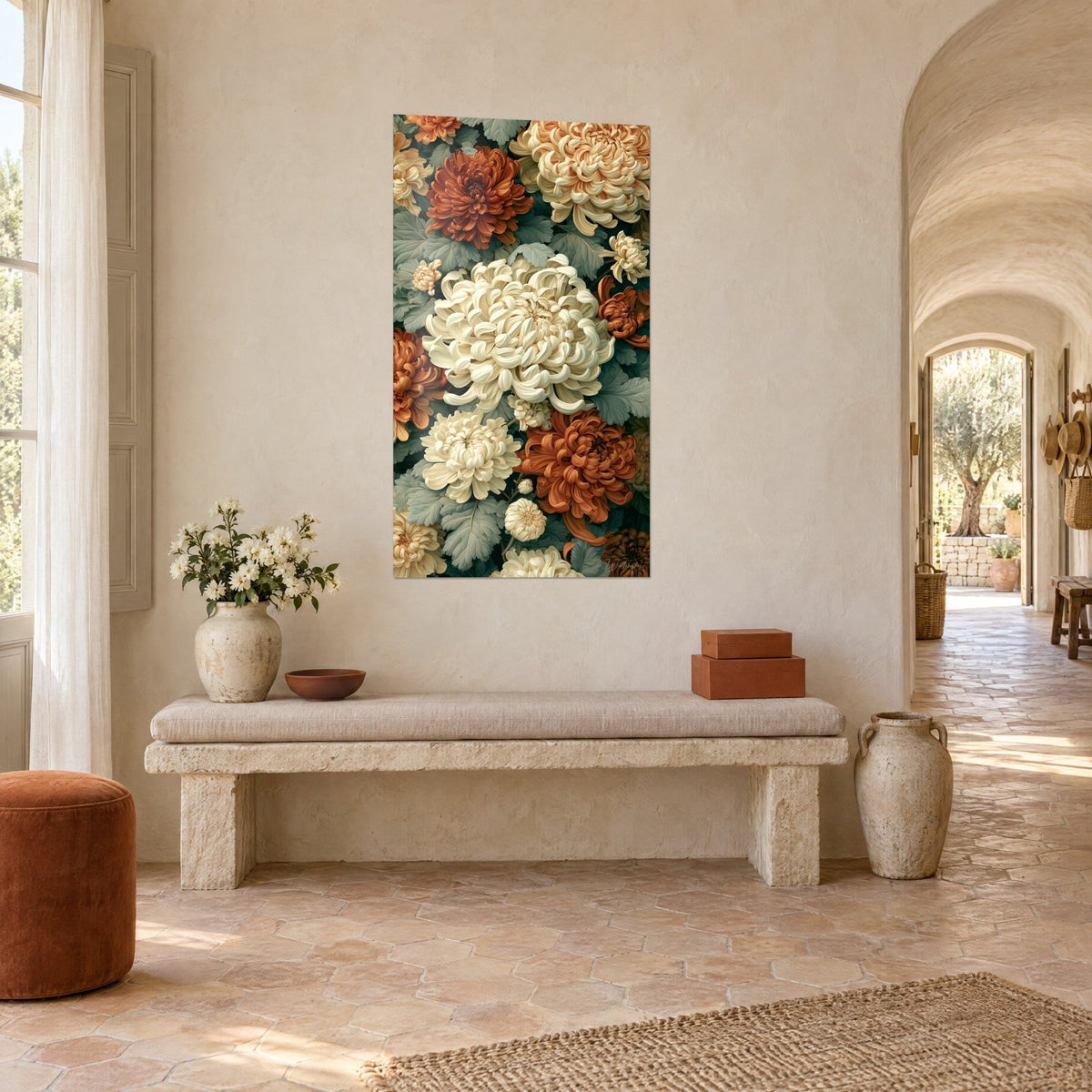 Tableau grosses fleurs crème aux pétales enroulés, dahlias cuivrés et feuilles vert sauge, mas provençal en trois-quarts