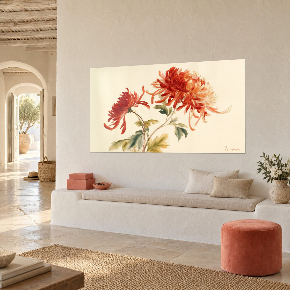 Quadro fiori autunnali arancio corallo e foglie verde salvia su carta color crema, vista a tre quarti, muro imbiancato di una casa mediterranea