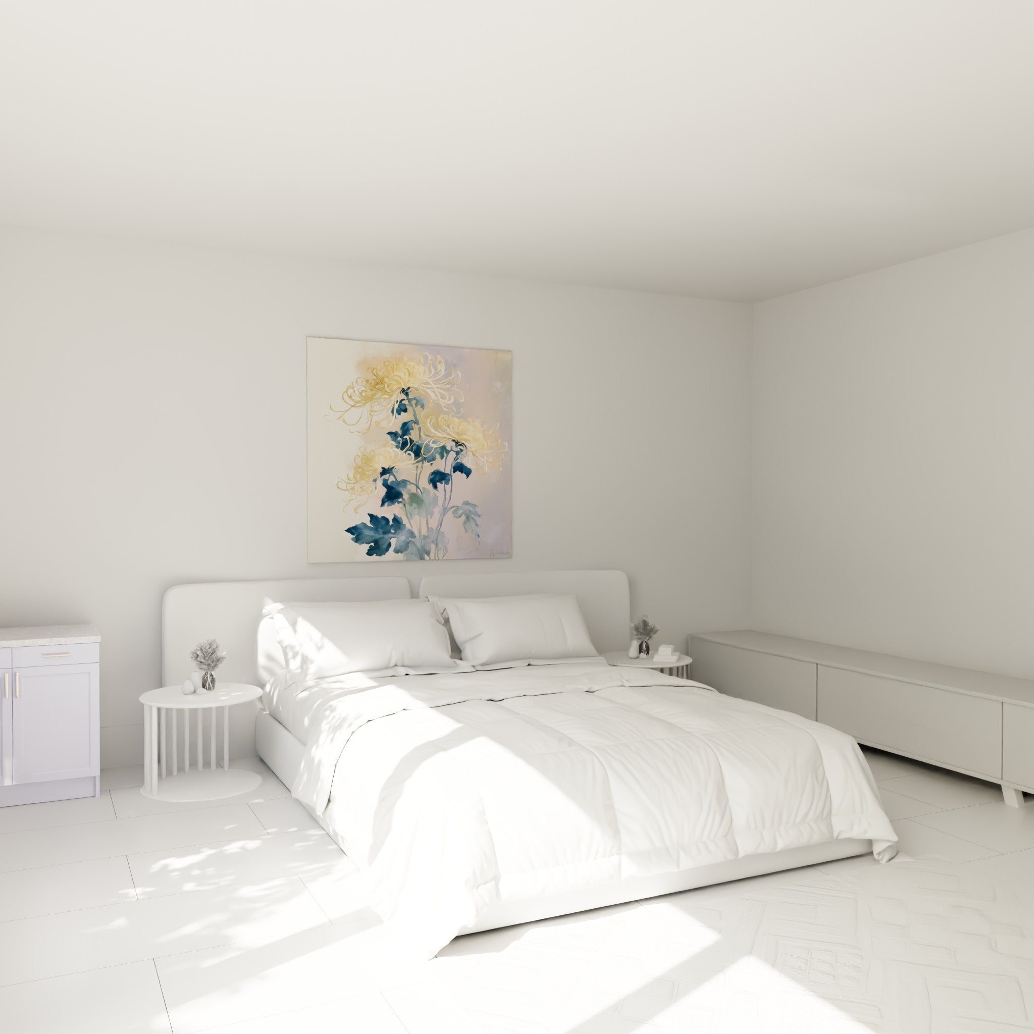 Chrysanthème pastel doré et bleu marine accroché au-dessus d'un lit dans une chambre claire