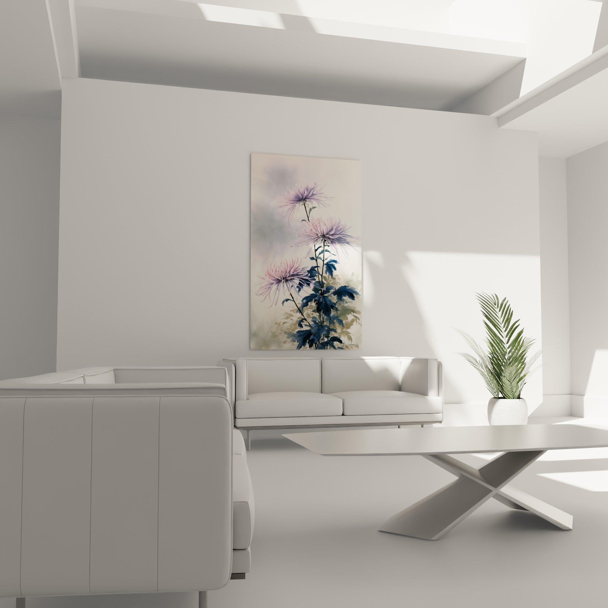 Pétales de Chrysanthème lavande et feuillage sombre disposés au-dessus d'un canapé dans un salon lumineux