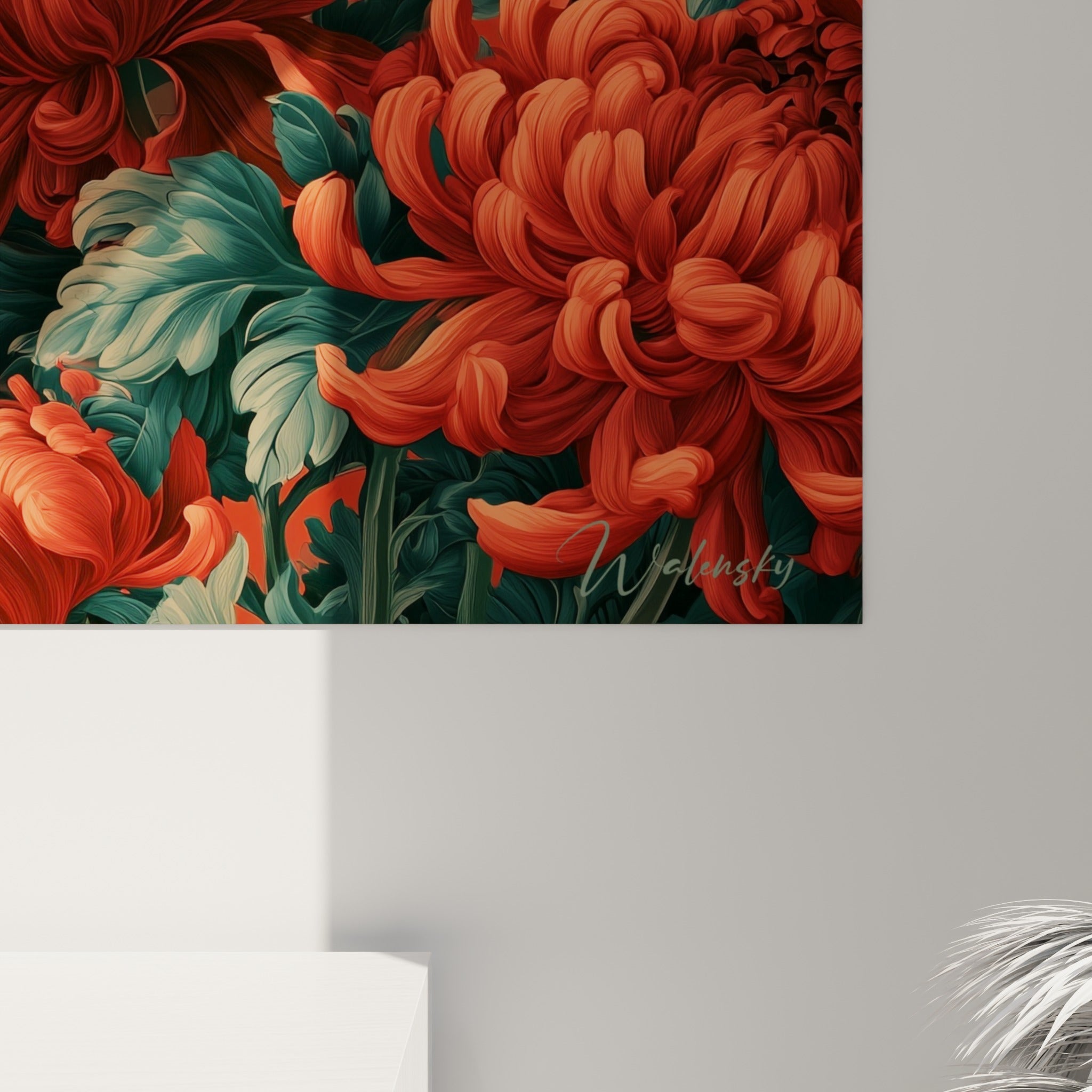 Pétales de chrysanthème rouge carmin et ivoire crème, texture fine et reflets laqués sur fond écarlate