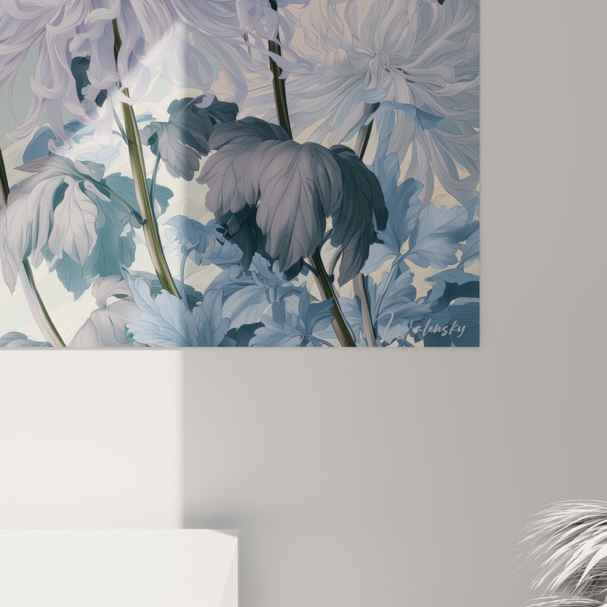 Pétales fins du chrysanthème lavande révélant le grain de l'impression et les nuances de bleu pastel