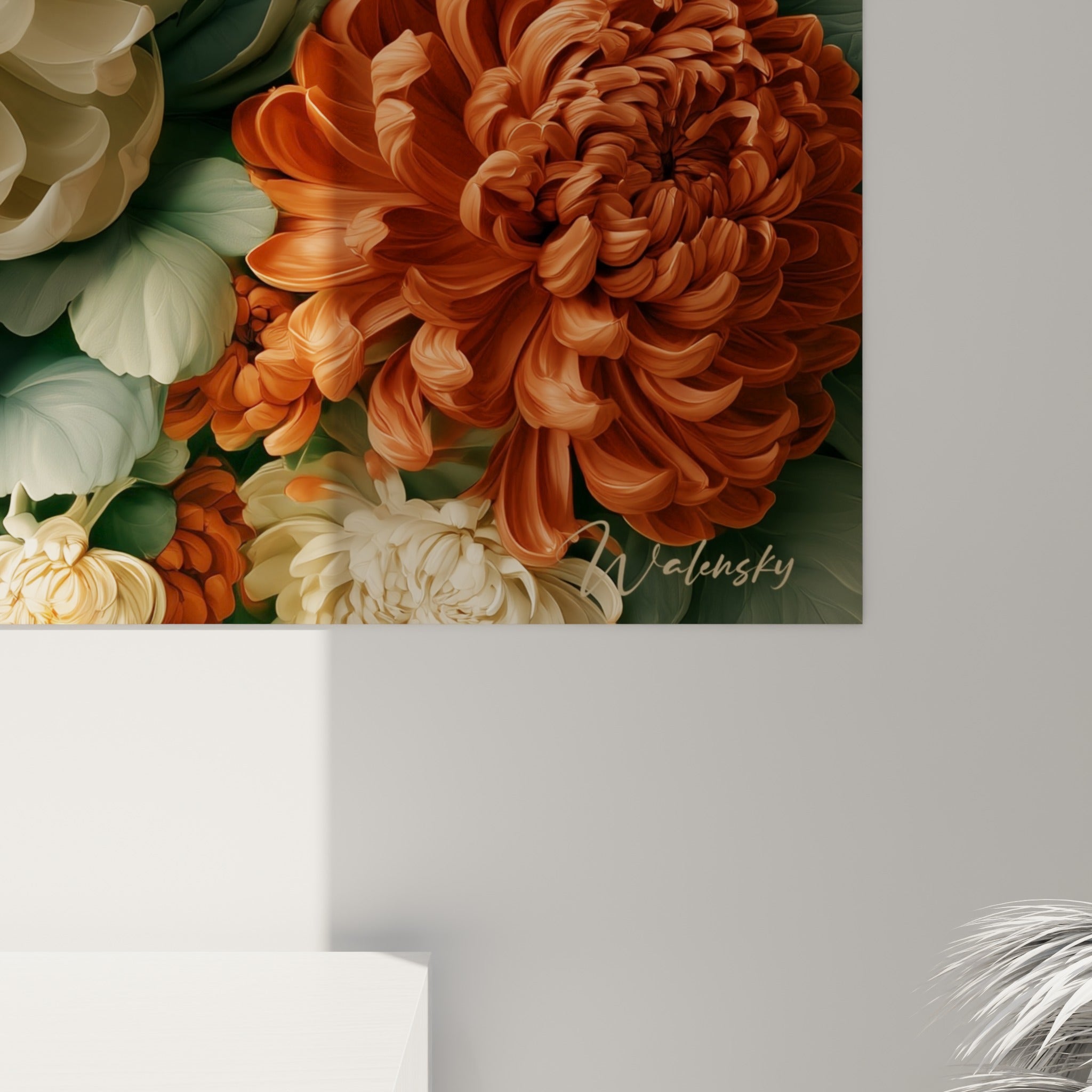Pétales de chrysanthème ivoire aux textures fines côtoyant des nuances terracotta et vert sauge en détail rapproché