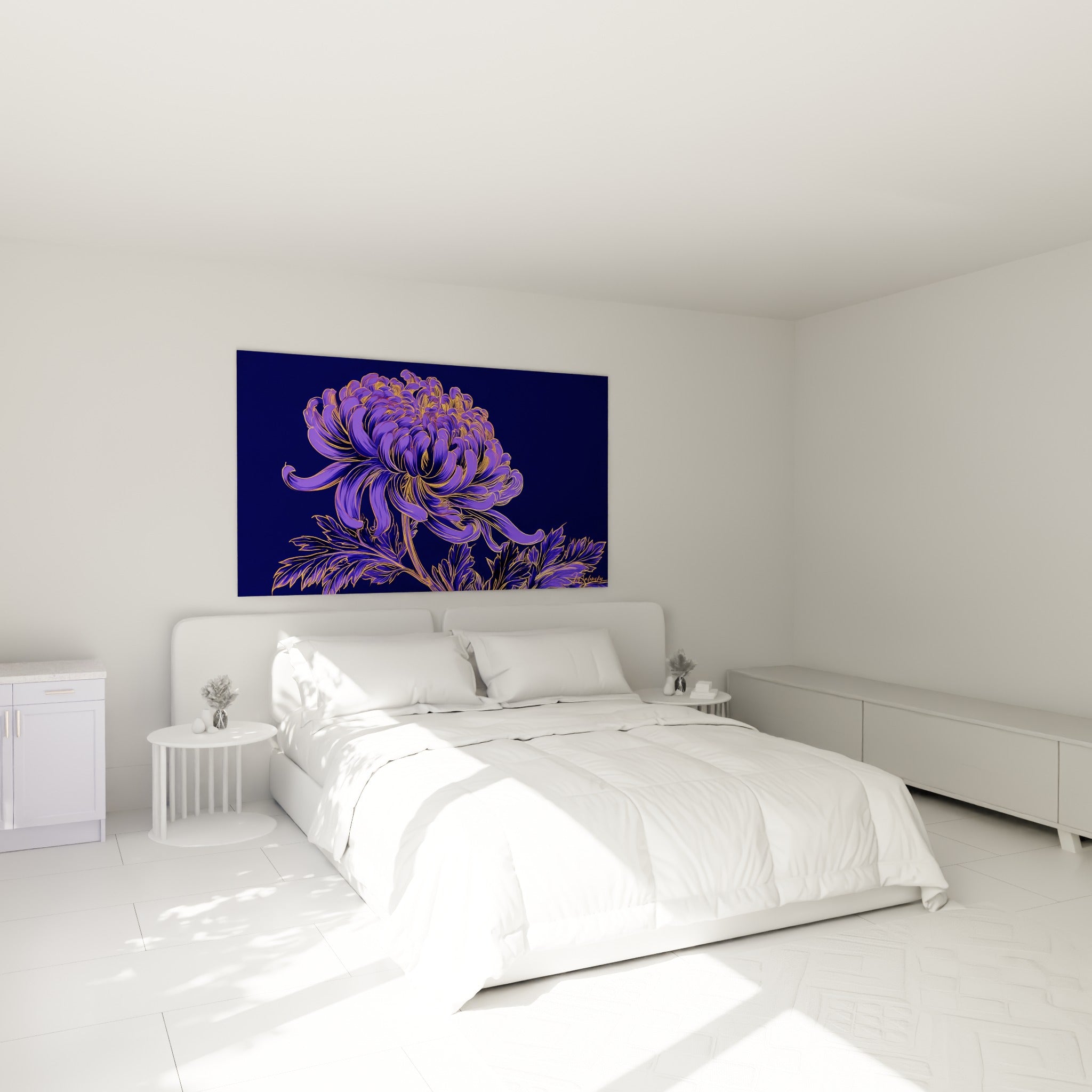 Fleur de chrysanthème violette et dorée au-dessus d'un lit dans une chambre claire