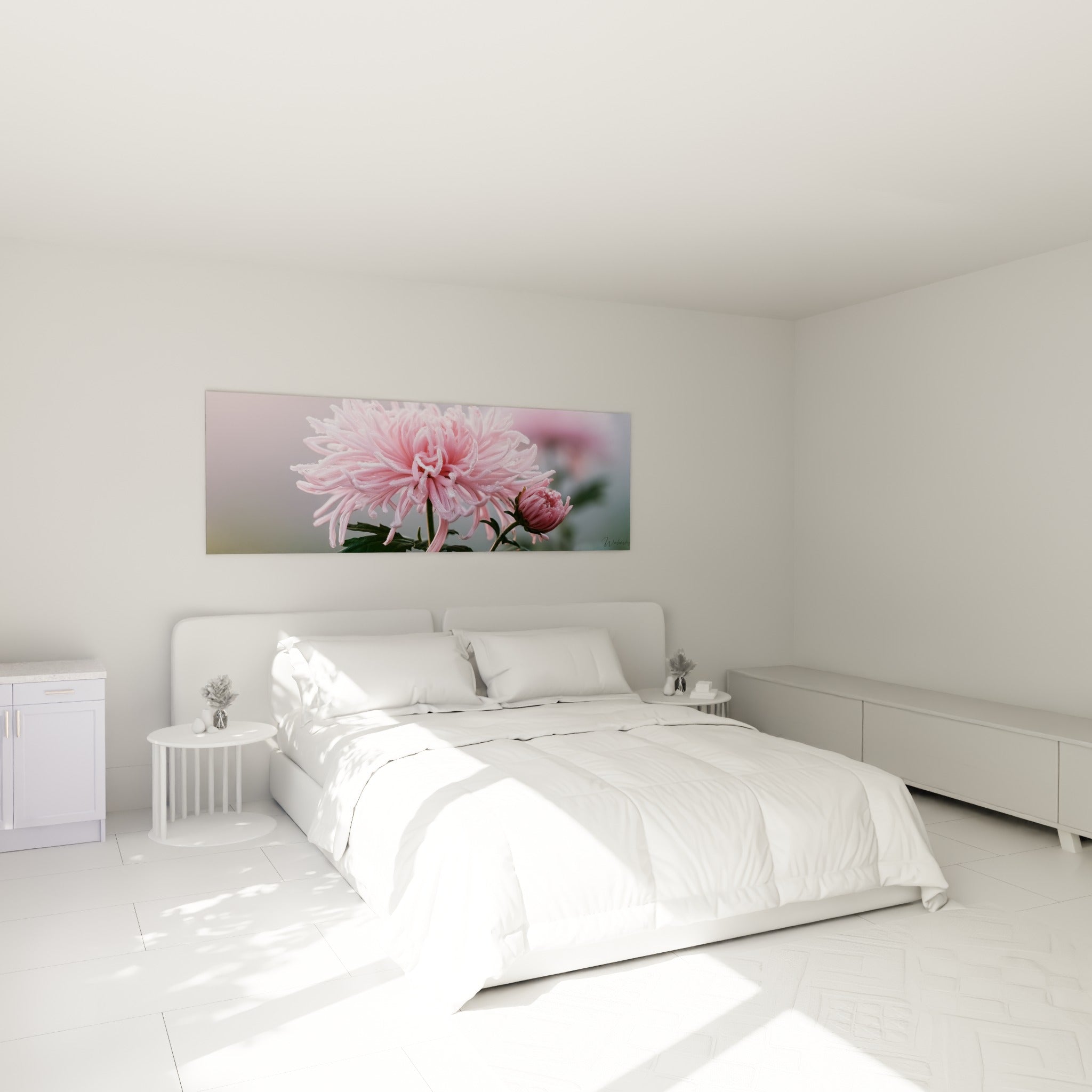Fleur de chrysanthème rose et vert sombre accrochée au-dessus d'un lit dans une chambre claire
