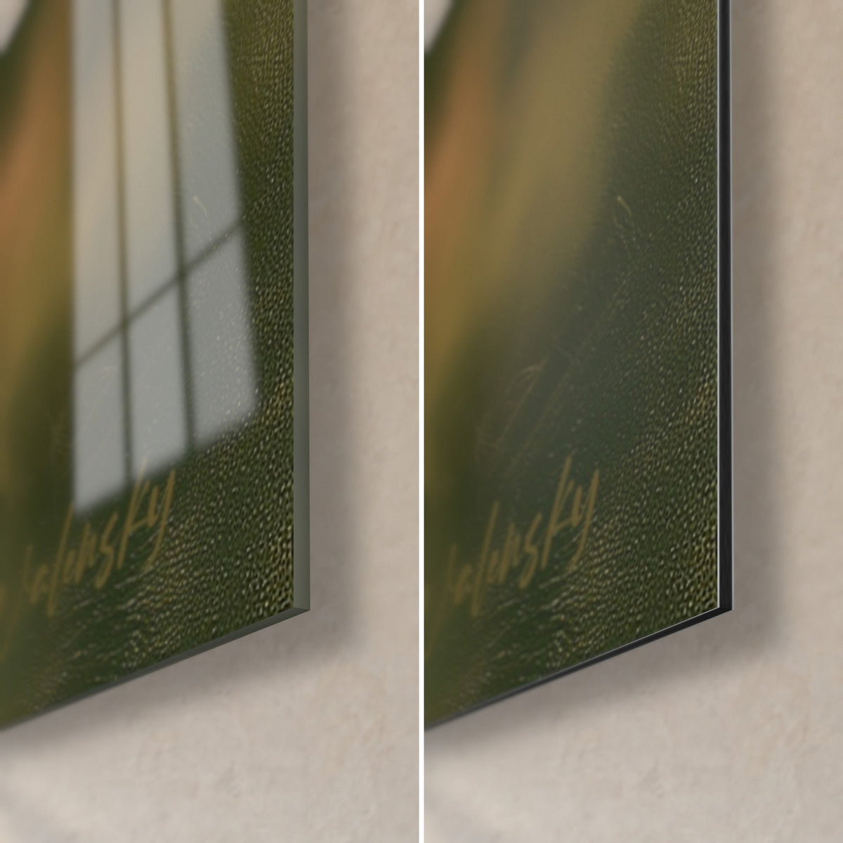 Tableau pétales ivoire retombants sur fond vert profond, coin bas droit : verre acrylique brillant et Dibond noir mat, tranche de 3 mm