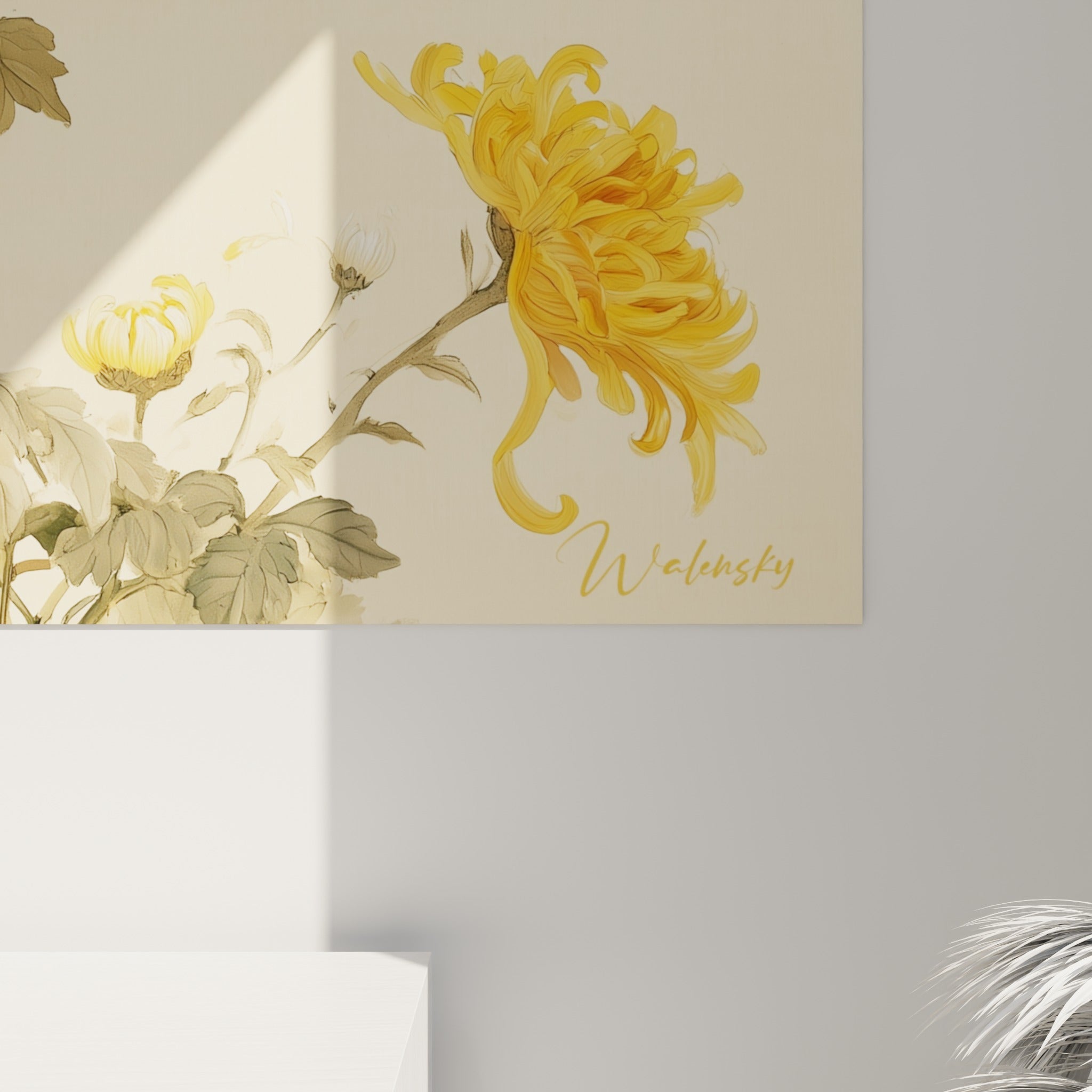 Détail des pétales incurvés jaune safran et ivoire, texture picturale fine visible de près sur la toile