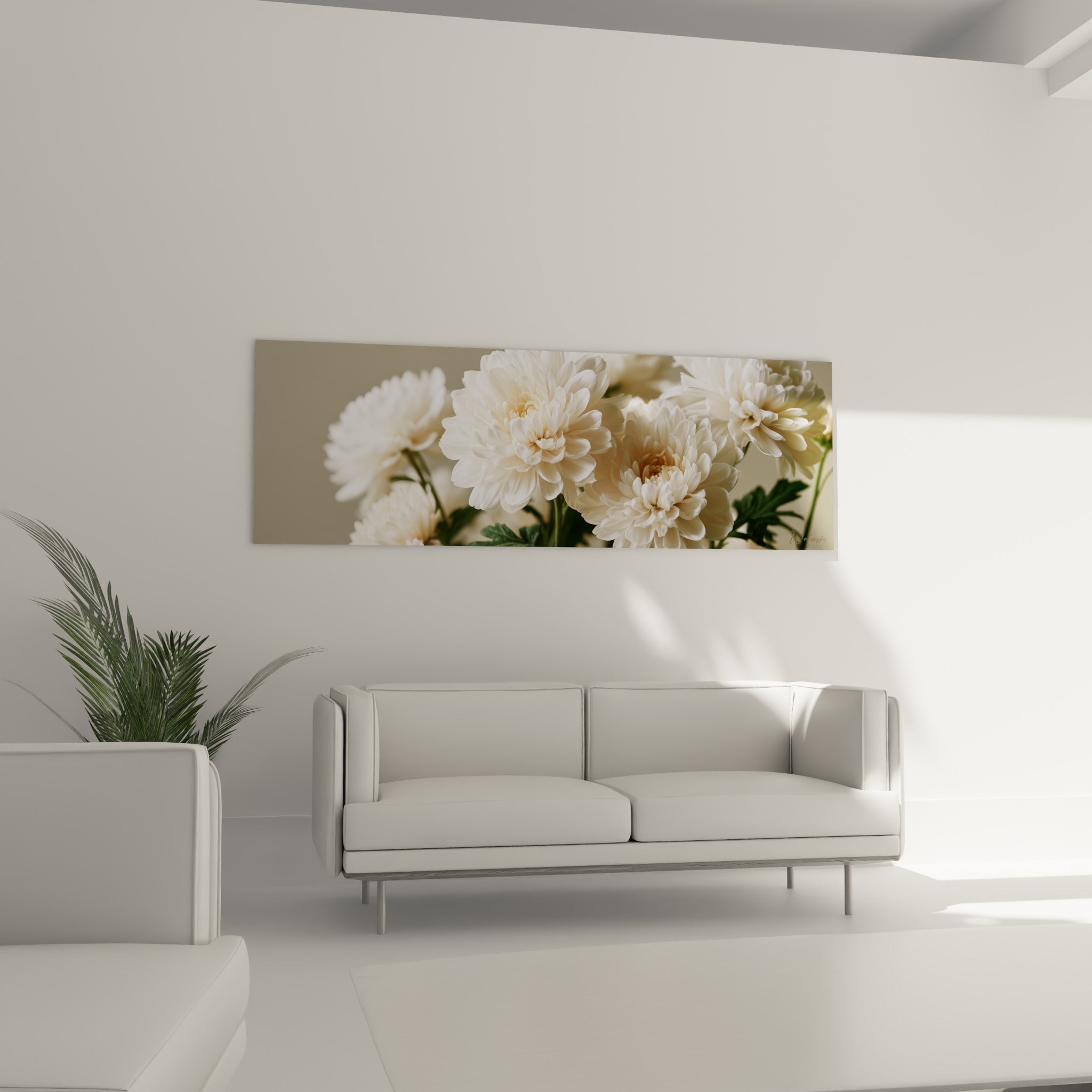 Fleurs de chrysanthème ivoire et vert olive au-dessus d'un canapé dans un salon lumineux