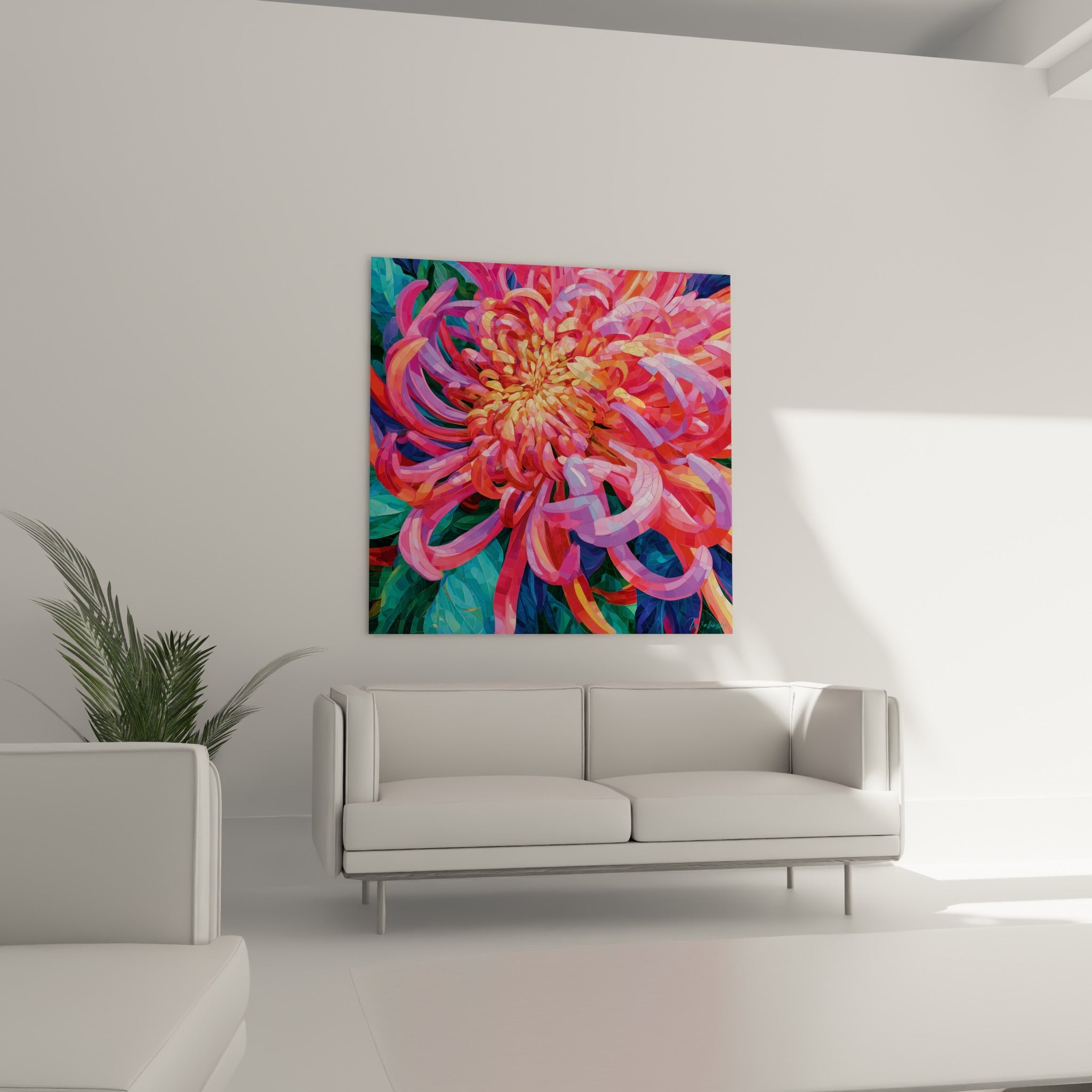 Fleur corail et violette aux courbes tourbillonnantes, au-dessus d'un canapé dans un salon lumineux