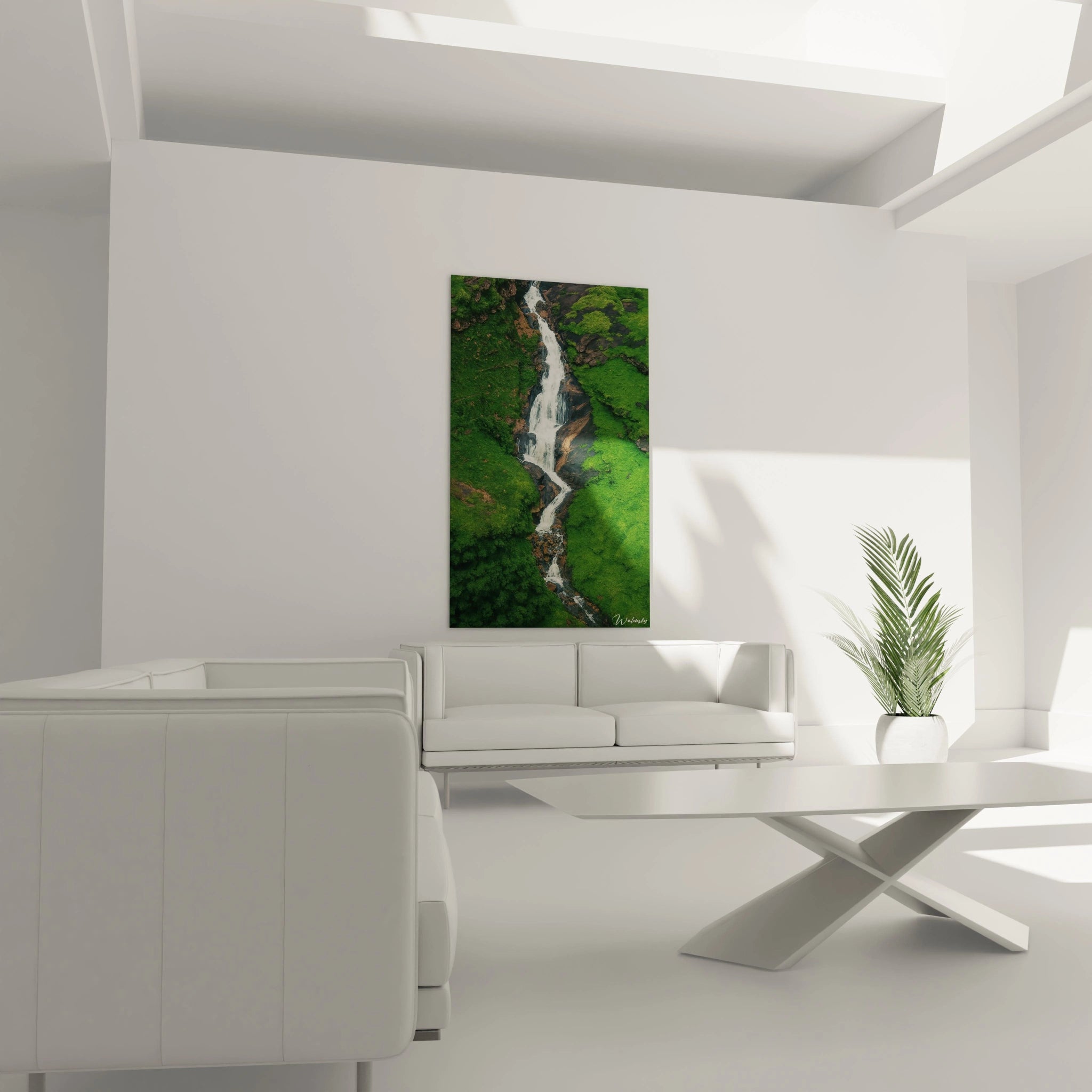 Un tableau paysage représentant une chute d'eau vue du ciel, avec son tracé blanc sinueux qui se détache nettement sur un fond uniformément vert et brun, illustrant le contraste saisissant des éléments naturels.
