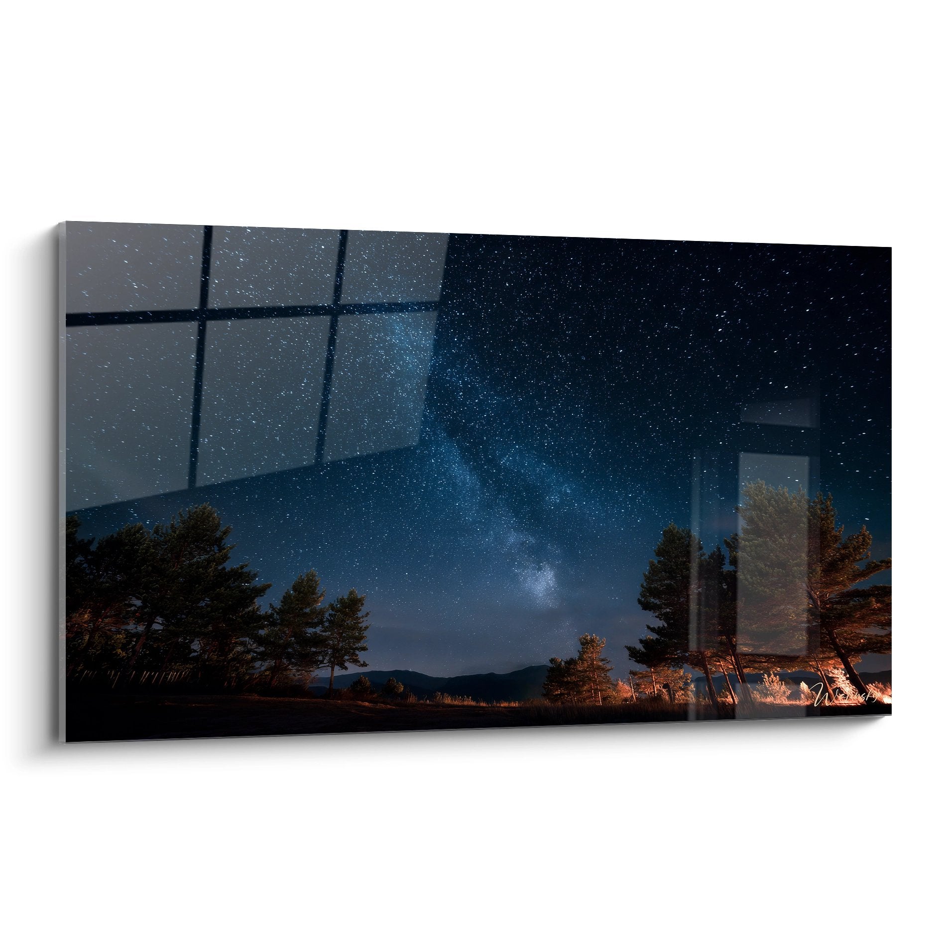 Tableau mural ciel étoilé avec reflet de fenêtre et Voie Lactée sur paysage nocturne de forêt