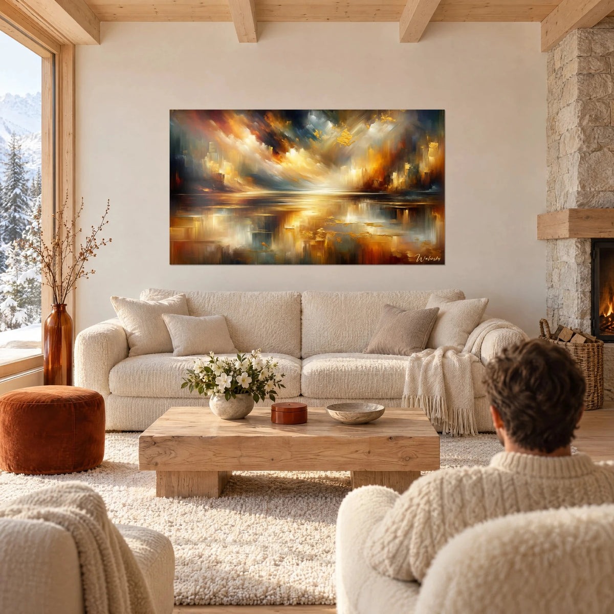 Schilderij van een abstracte stad in okergele en gouden wolken, weerspiegelingen in het water, met accenten van bladgoud, boven een bank in een lichte woonkamer