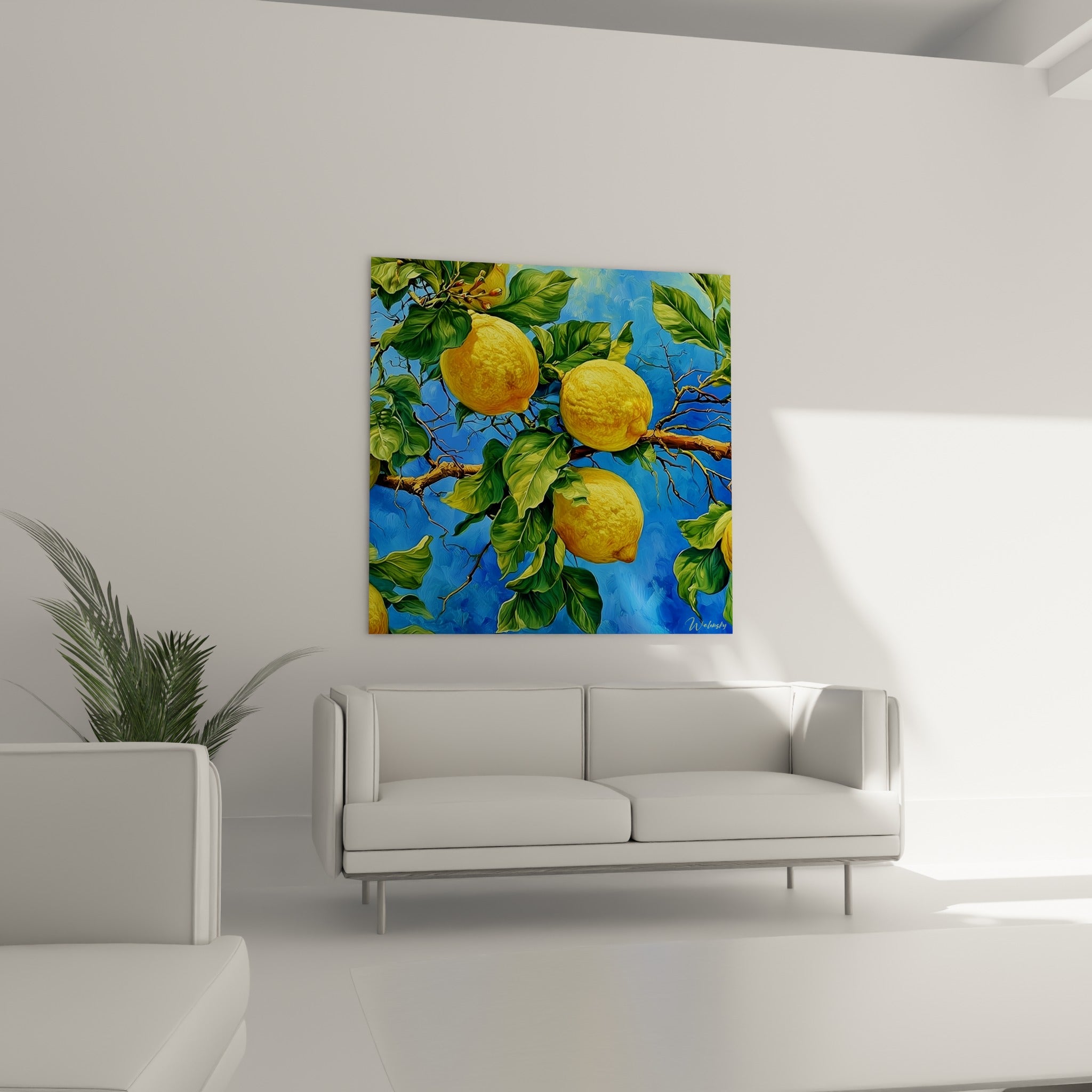 Citrons dorés sur fond azur peints au-dessus d'un canapé dans un salon lumineux