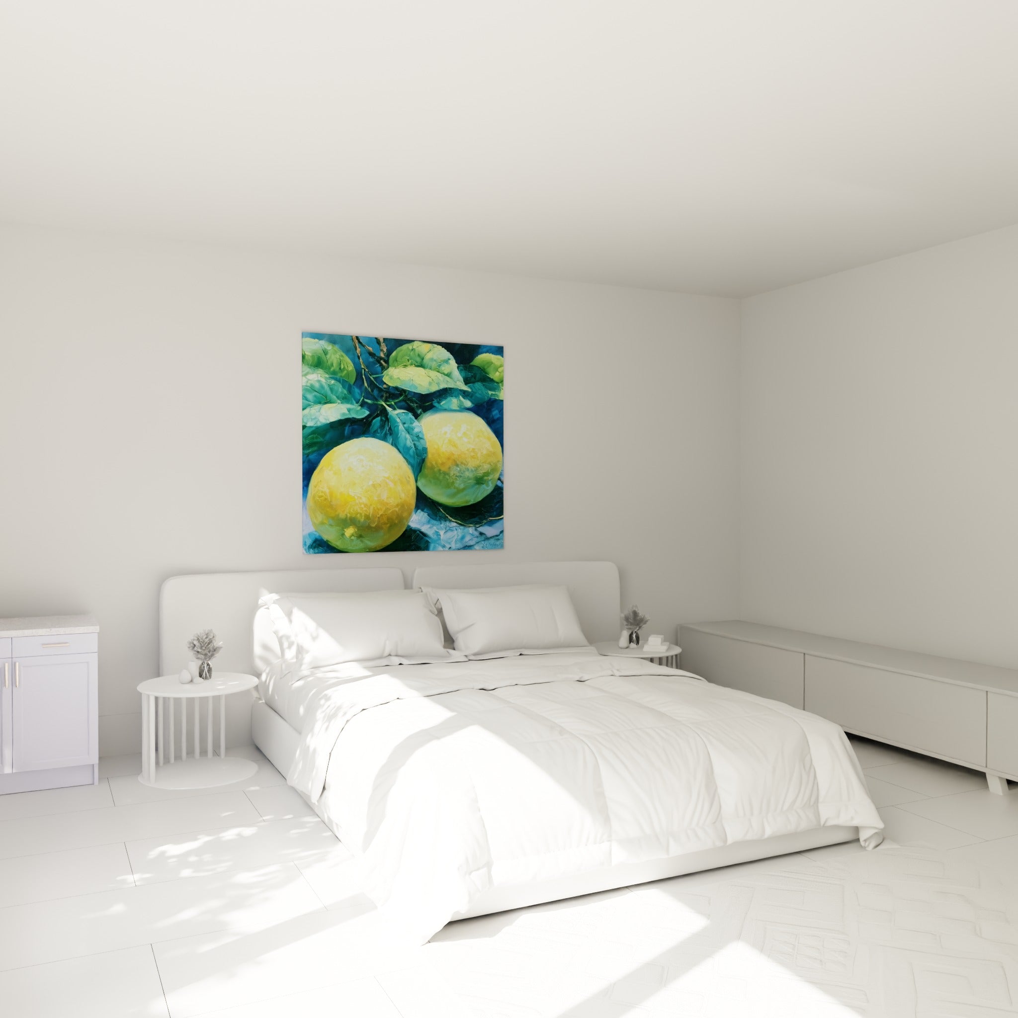 Fruits jaunes lumineux et branches vertes accrochés au-dessus d'un lit dans une chambre claire