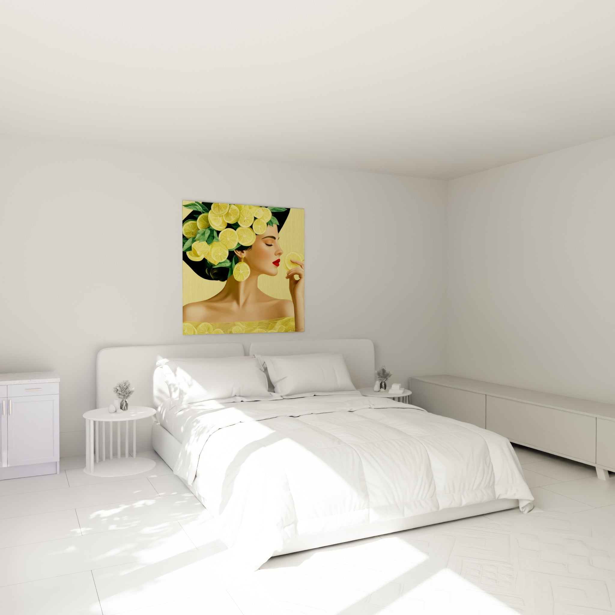 Portrait citron jaune et vert, femme yeux clos respirant un agrume, au-dessus d'un lit dans une chambre claire